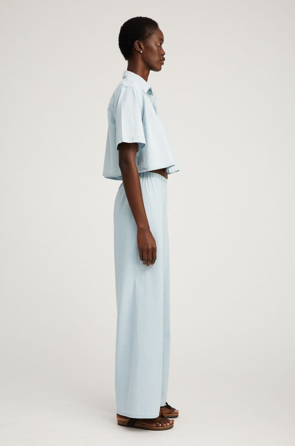 LIGHT BLUE CHAMBRAY SHORT SLEEVE CROPPED BUTTON DOWN - 3
