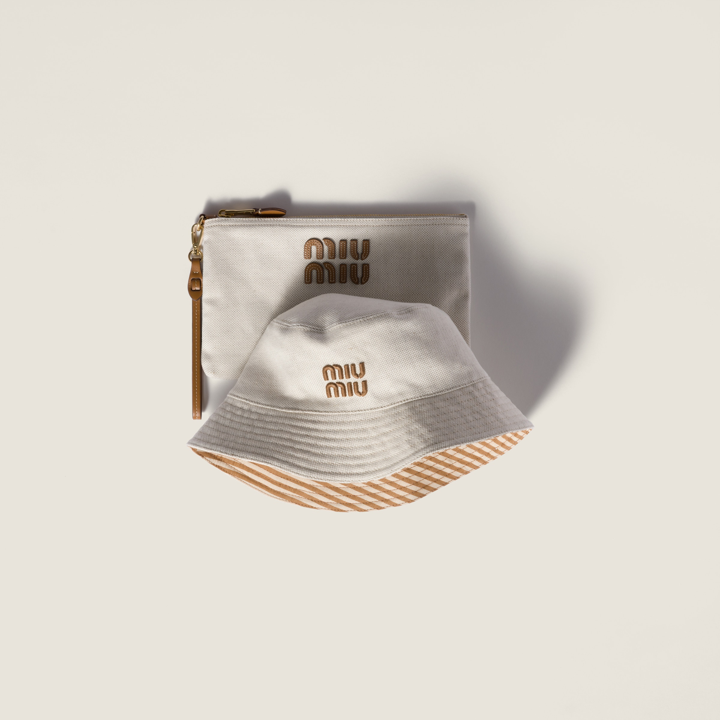 Reversible hat with pouch - 1