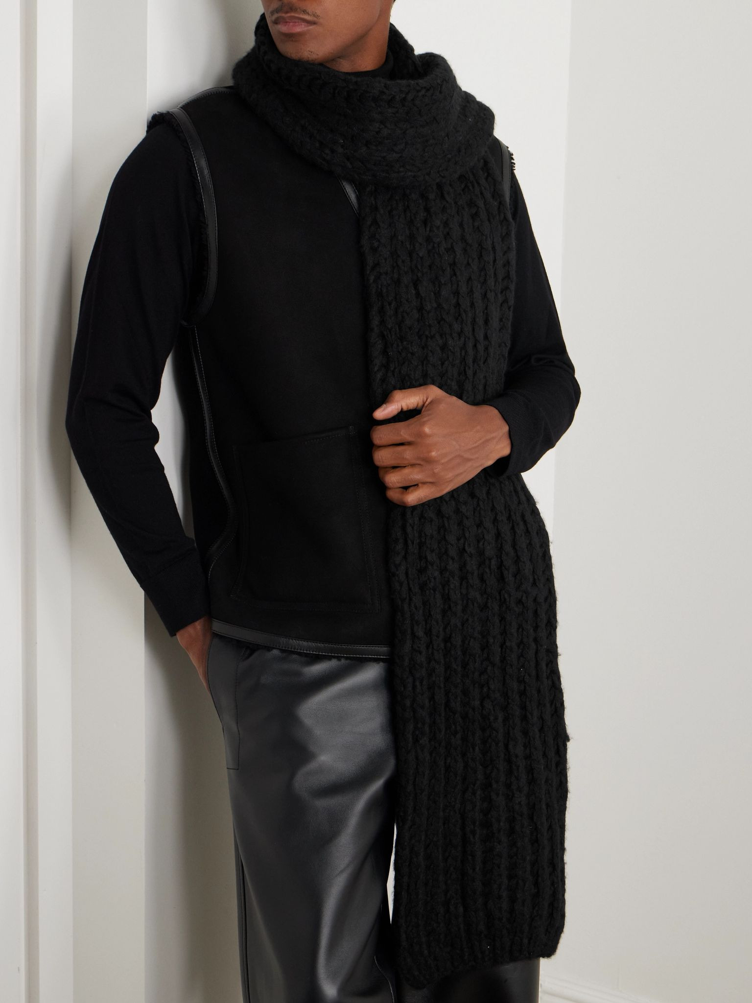 Rubens Knitted Cashmere Scarf Black - 2