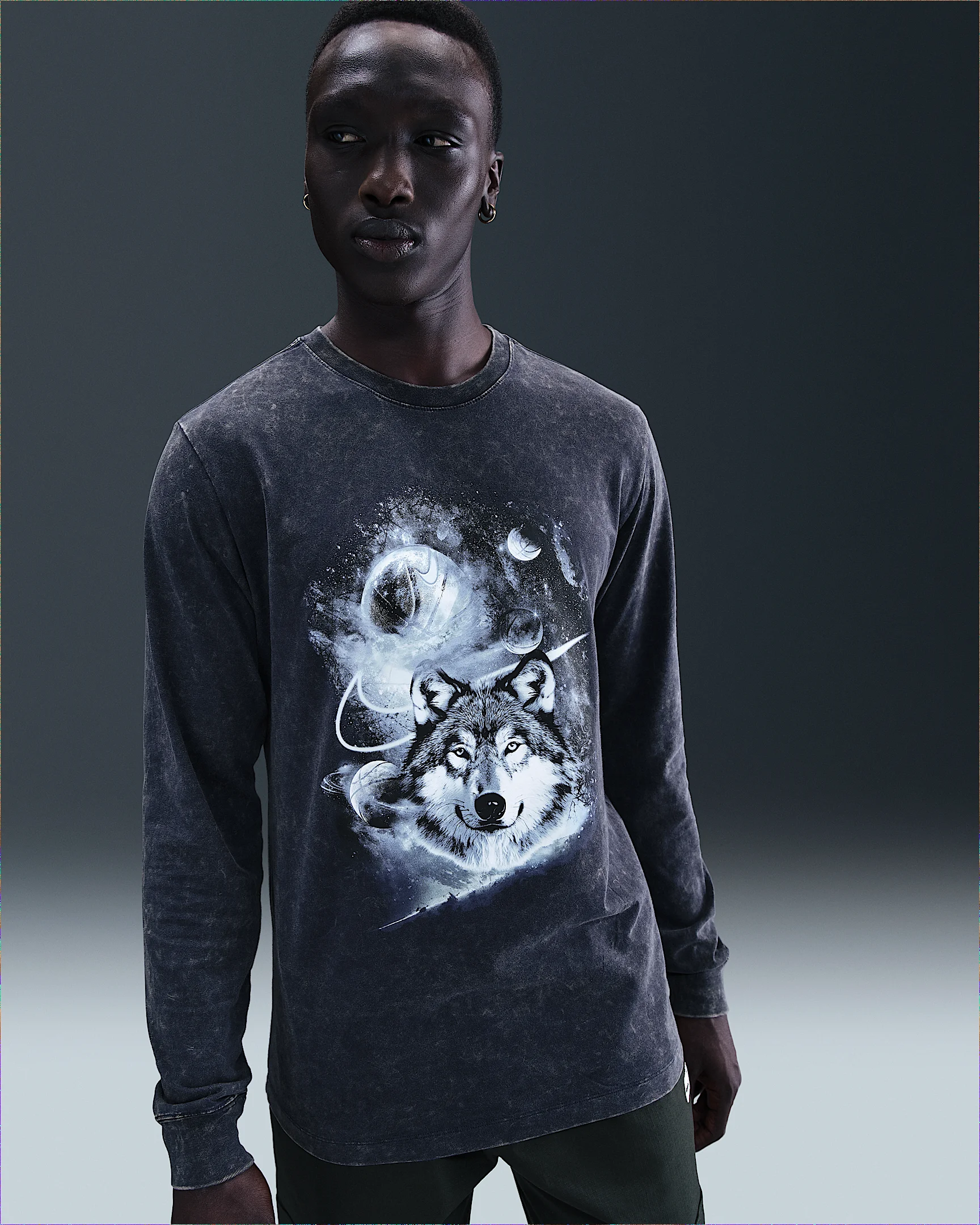 Nike Men's Long-Sleeve Basketball T-Shirt - 1