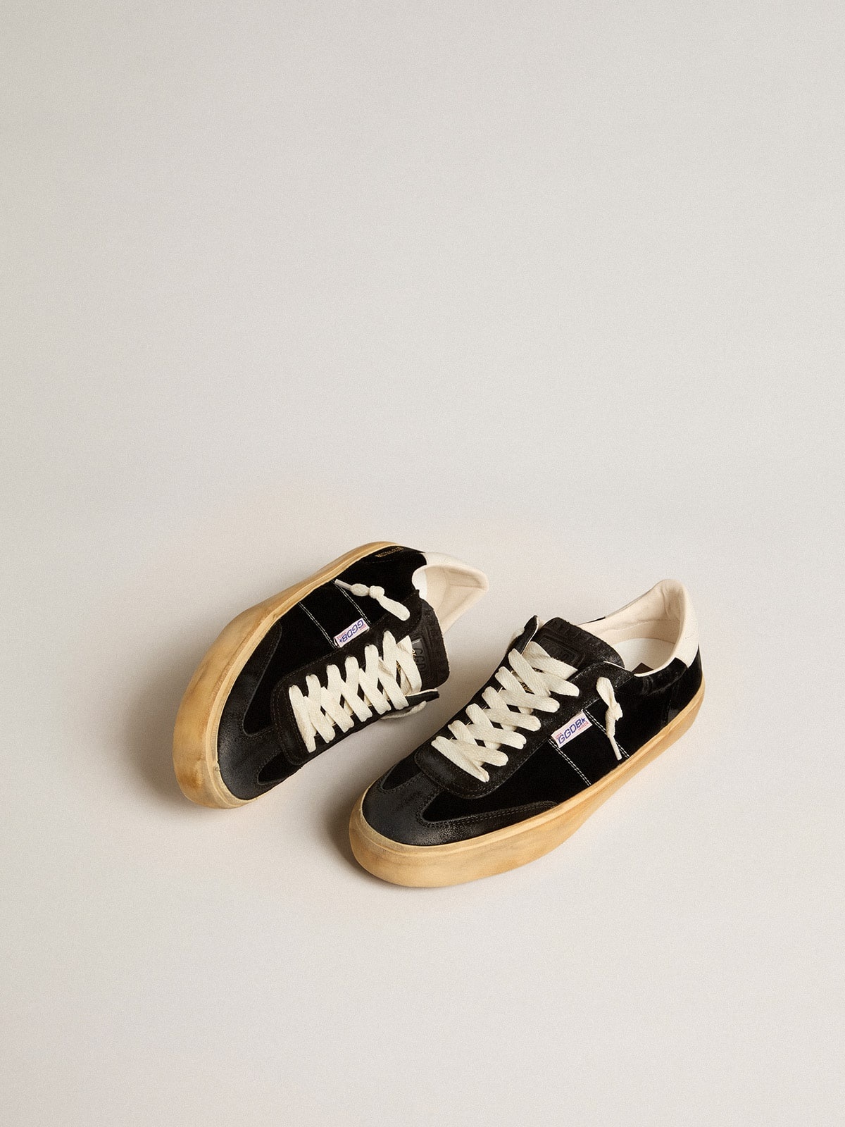 Soul Star in black velvet with white leather heel tab - 2