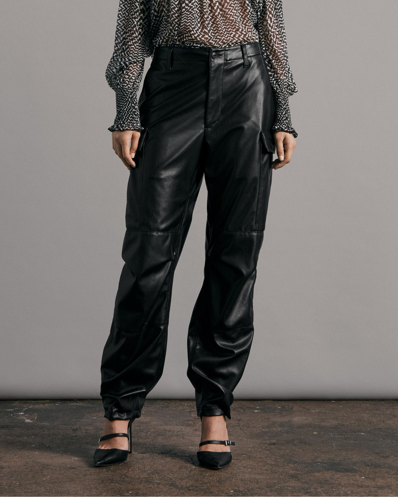rag & bone Sands Faux Leather Cargo Pant
Relaxed Fit Pant outlook