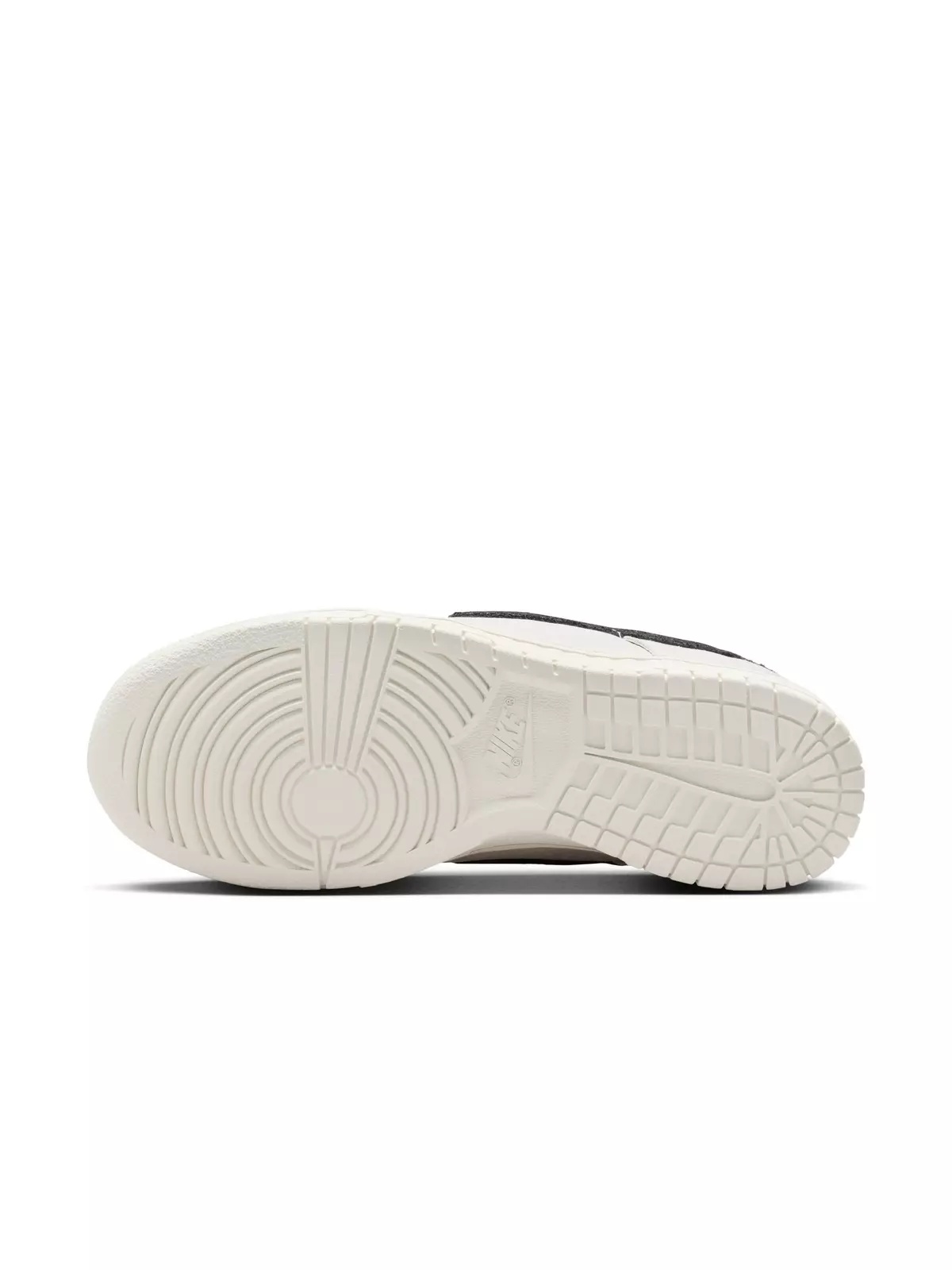 Dunk Low SE "Sail/Black" Women's Shoe - 10