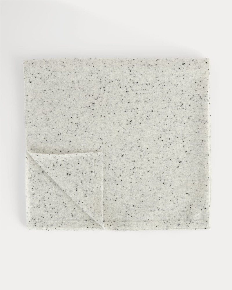 EVERLANE THE CASHMERE SCARF outlook
