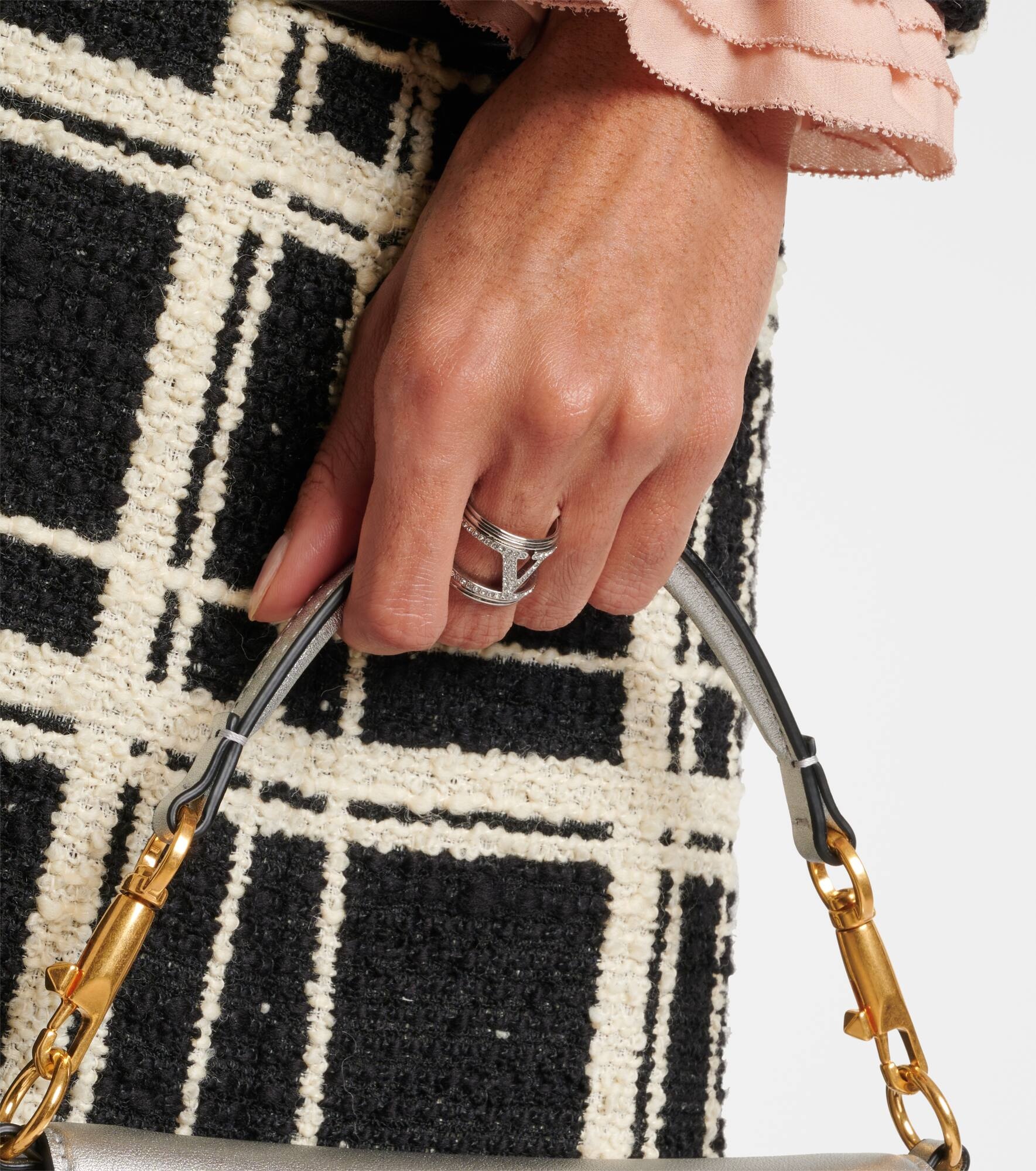 VLogo crystal-embellished ring - 5