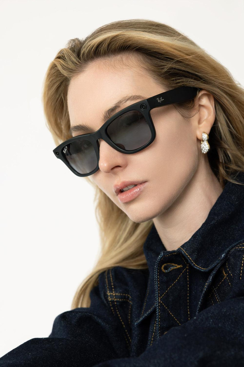 Ray-Ban Meta Wayfarer - Black outlook