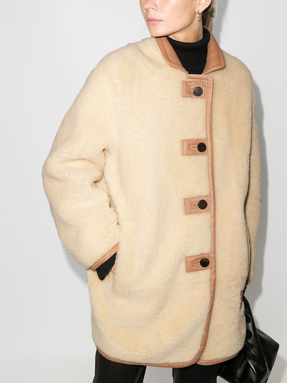 buttoned shearling coat - 2