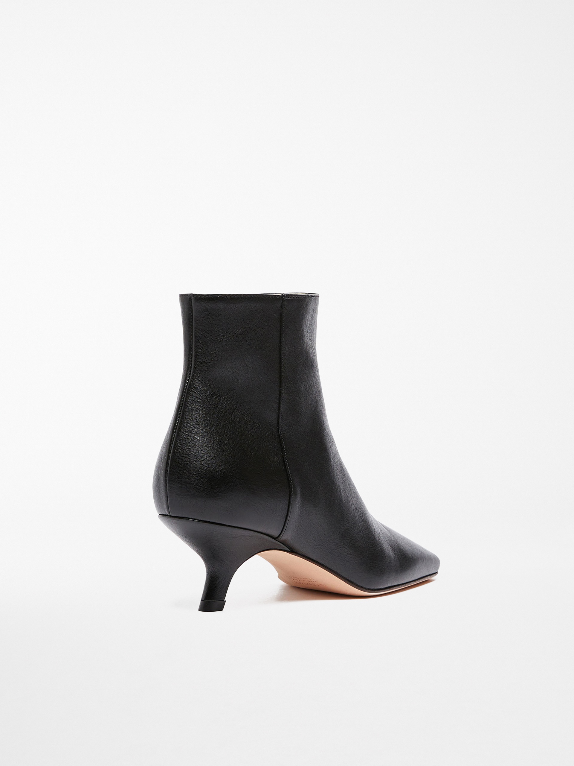 Square-toe ankle boots - 3