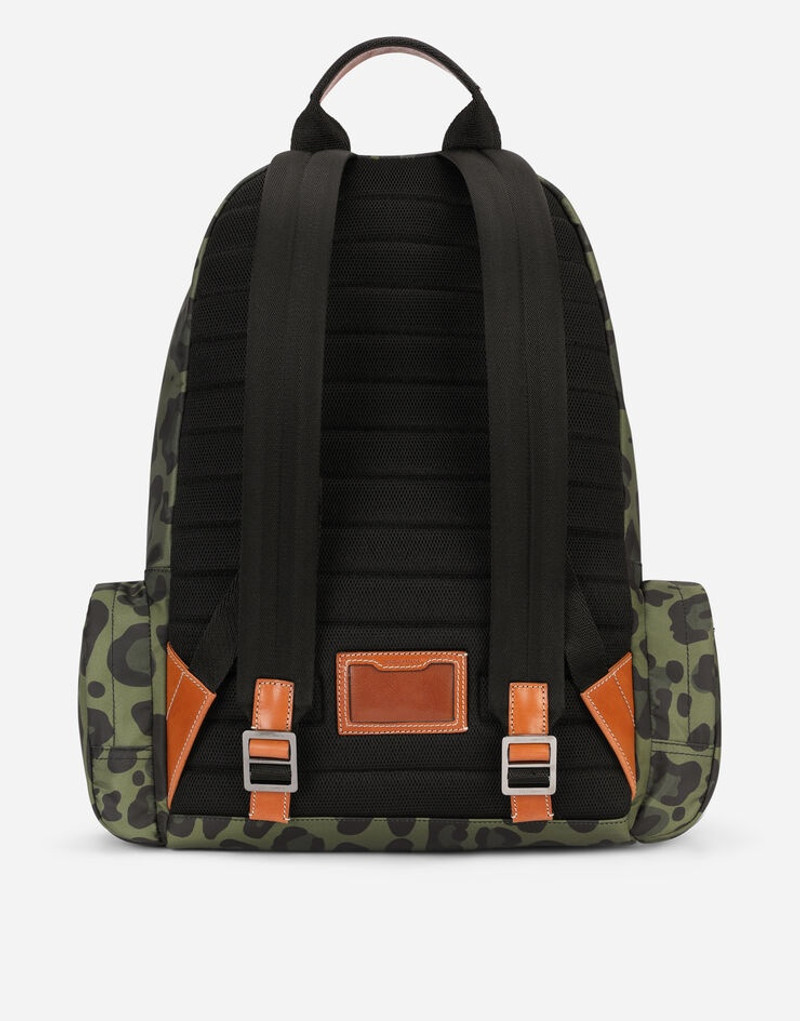 Nylon backpack with leopard print against a green background and branded plate 4