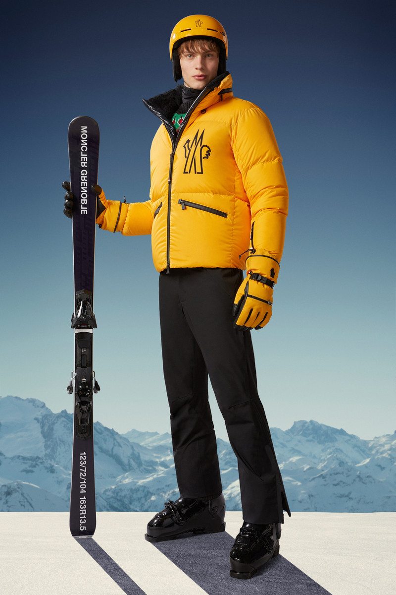 Moncler Verdons Short Down Jacket outlook