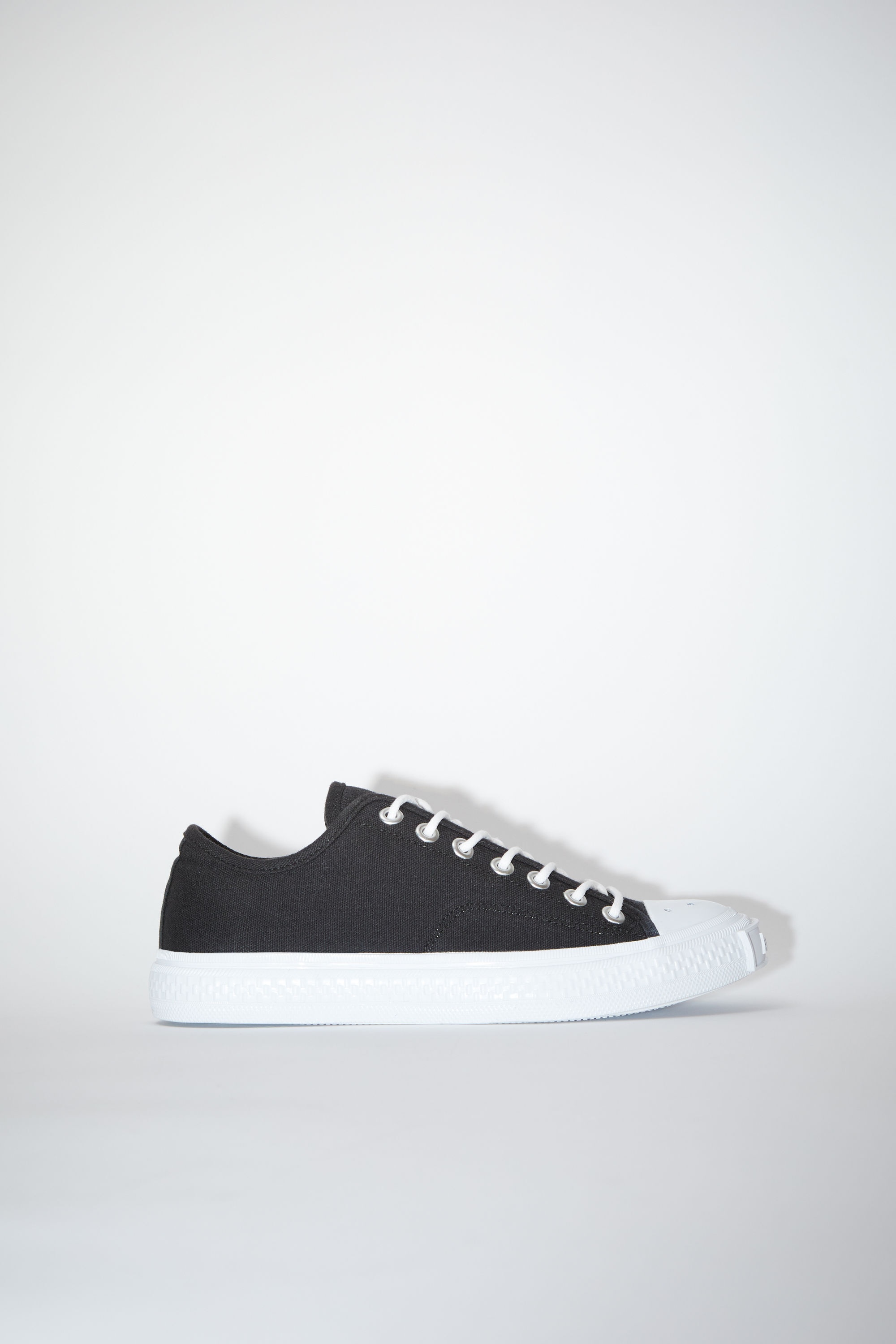 Low top sneakers - Black/off white - 1