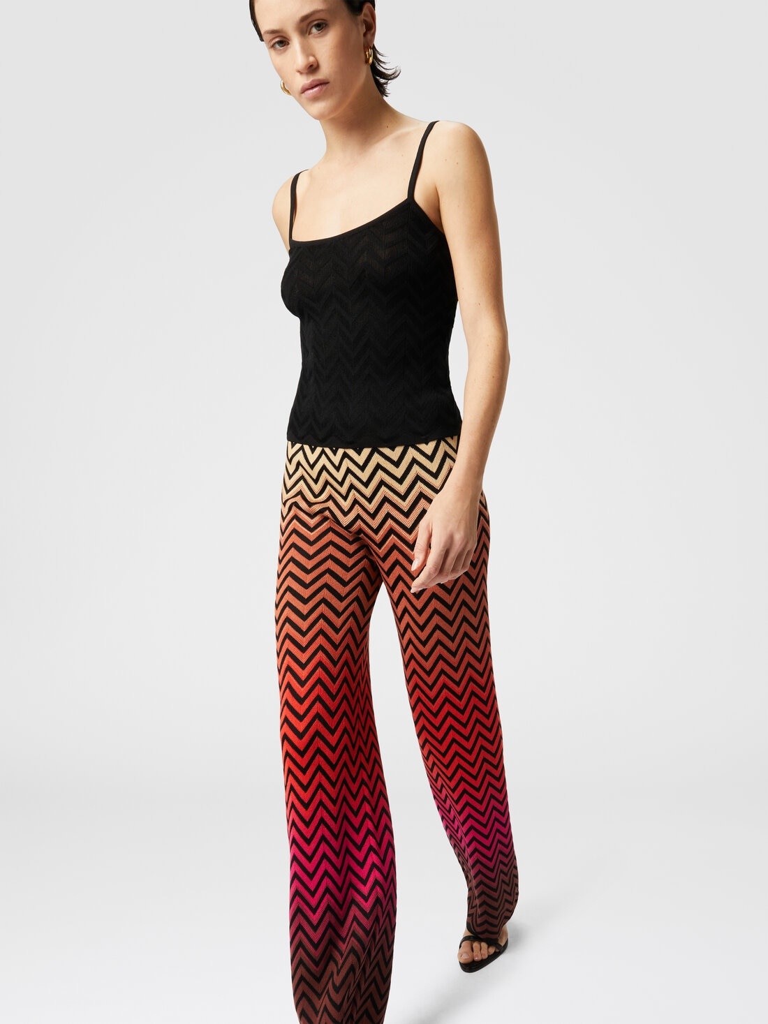 Straight trousers with dégradé chevron motif - 4
