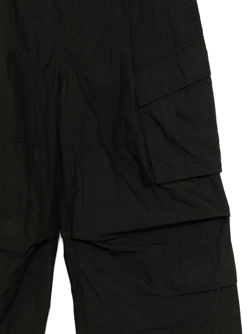 wide-leg cargo pants 3
