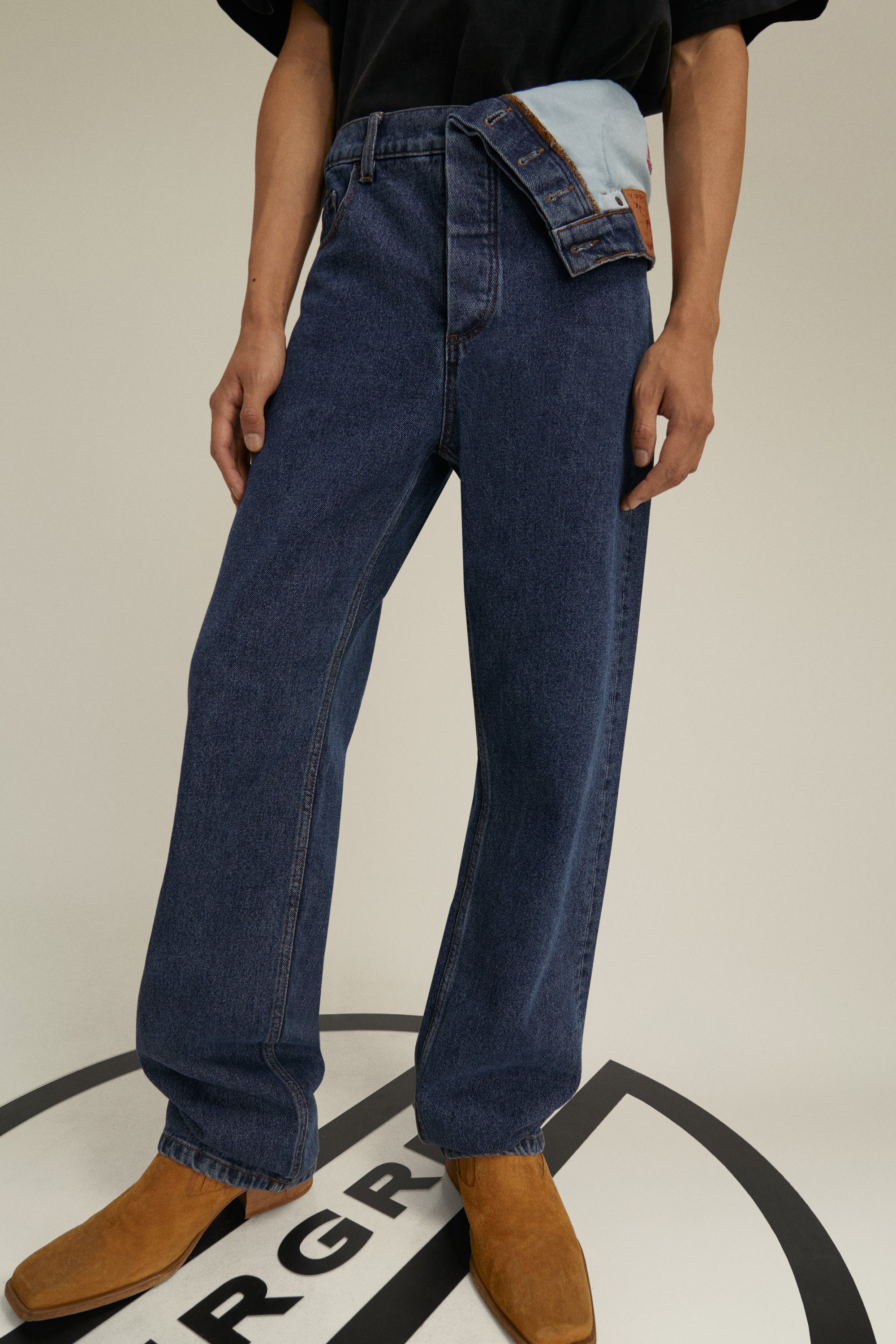 Classic Asymmetric Waist Jeans SS22 - 2