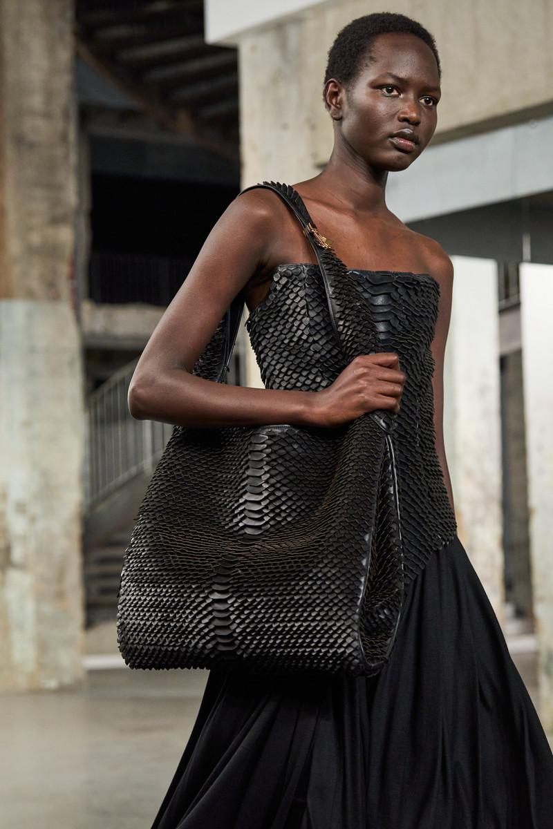 GABRIELA HEARST Large Hobo Bag in Black Leather Snake Scales outlook