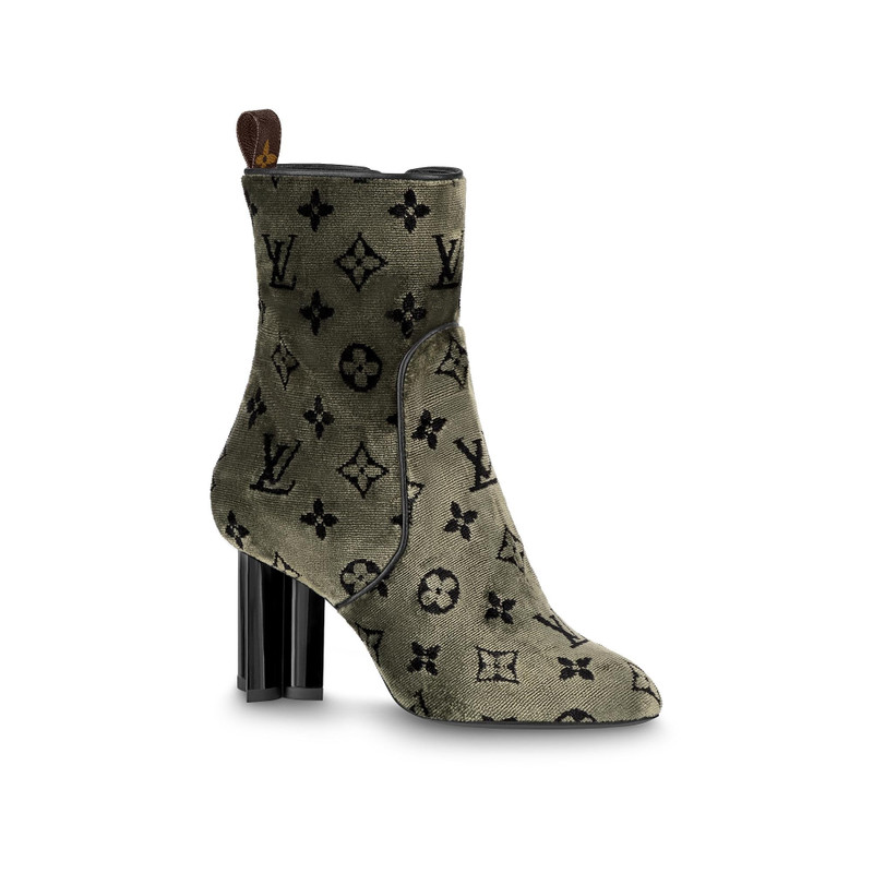 Silhouette Ankle Boot 1