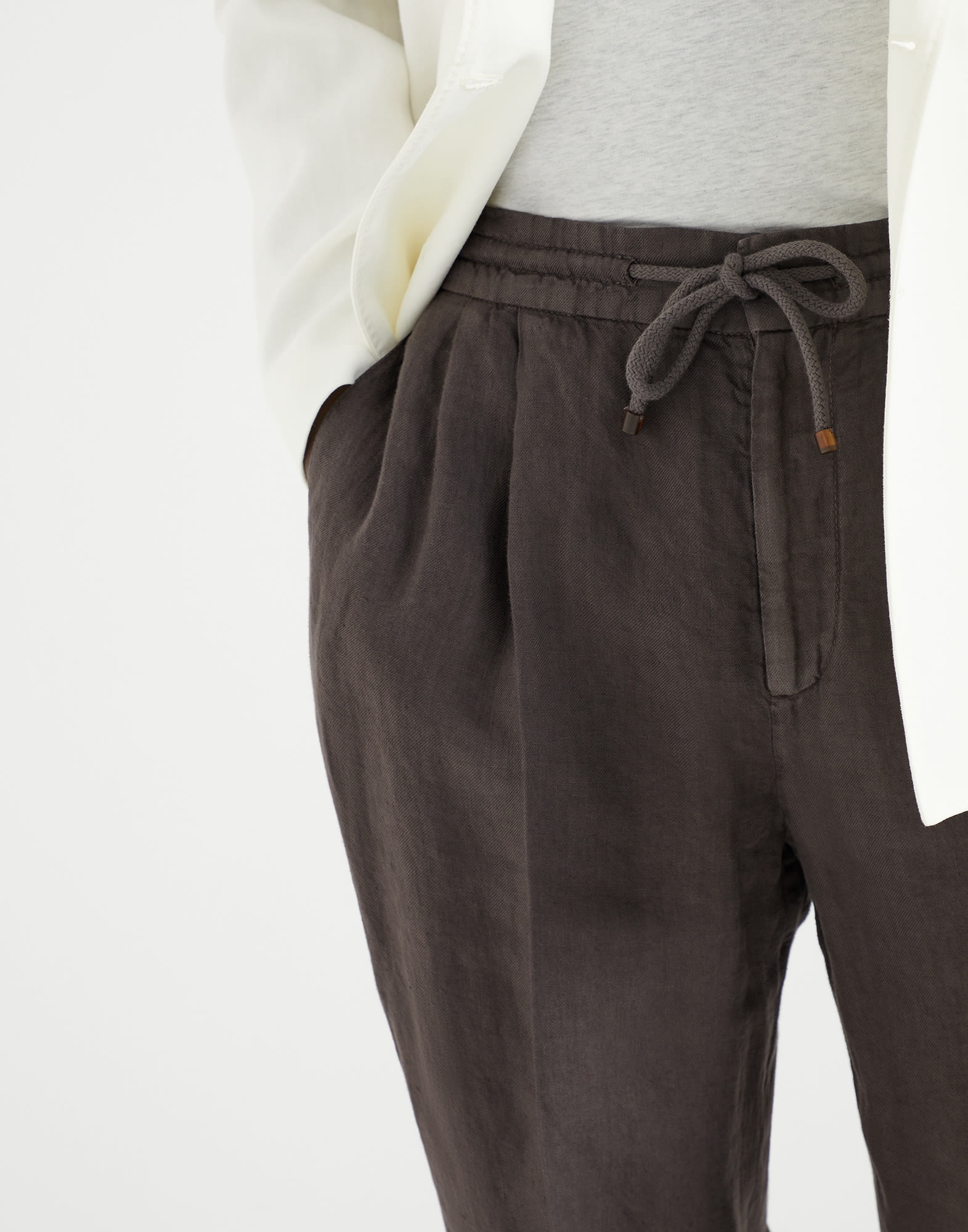 Garment-dyed leisure fit trousers in linen gabardine with drawstring and double pleats - 3