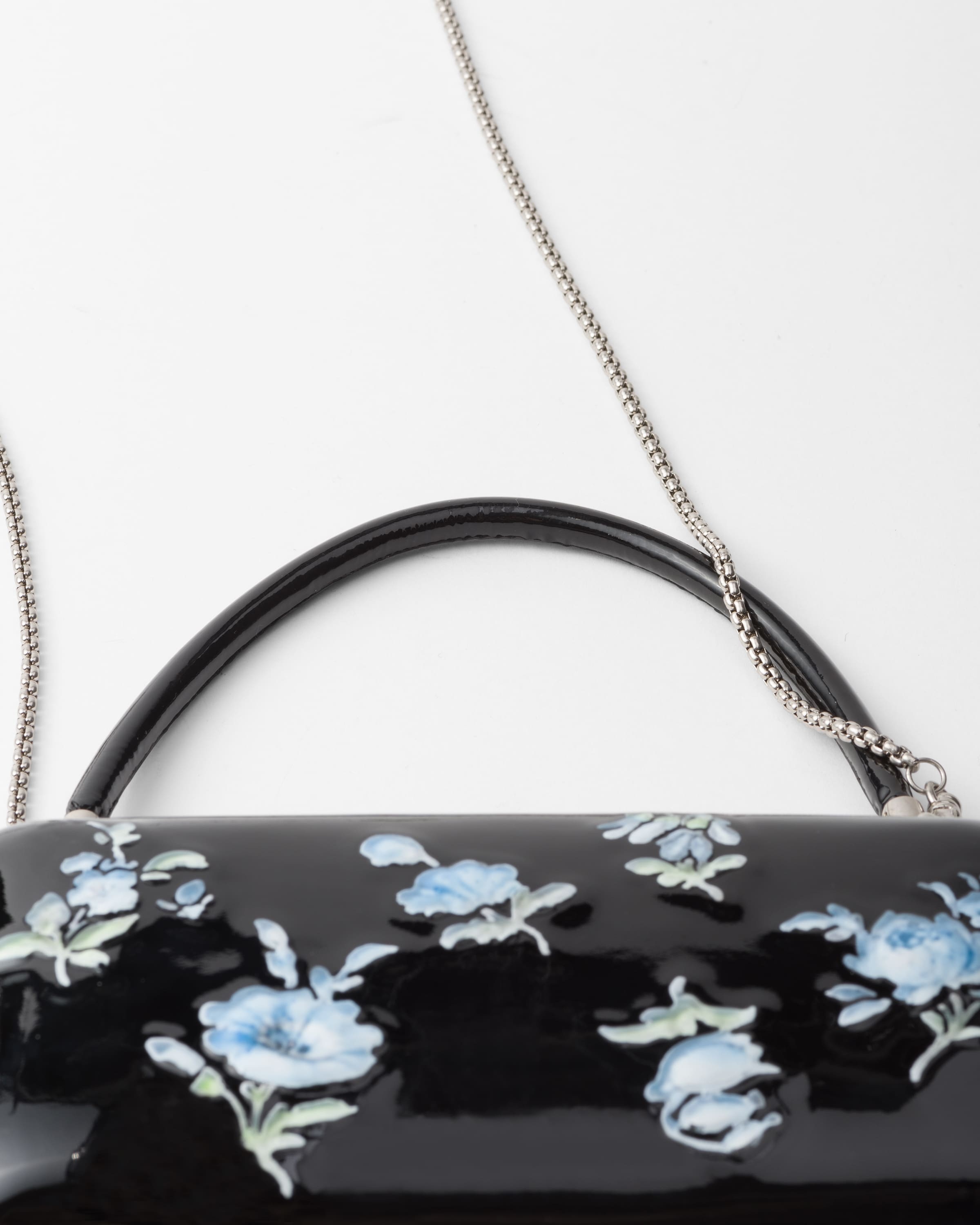 【関税＆送料込み】Prada Floral-Printed Patent Leather Clut Prada Printed patent leather clutch | REVERSIBLE