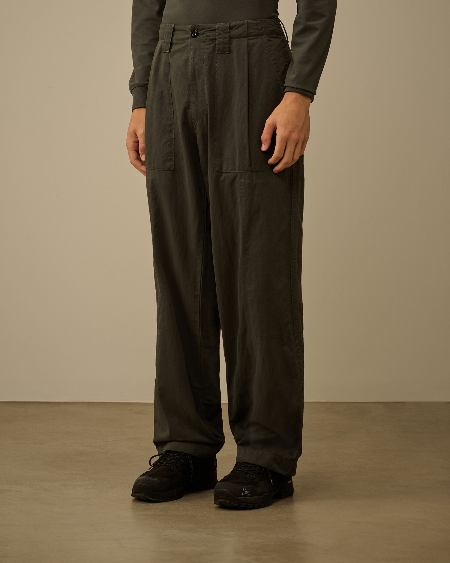 Diagonal Flatt Nylon Loose Pants - 3