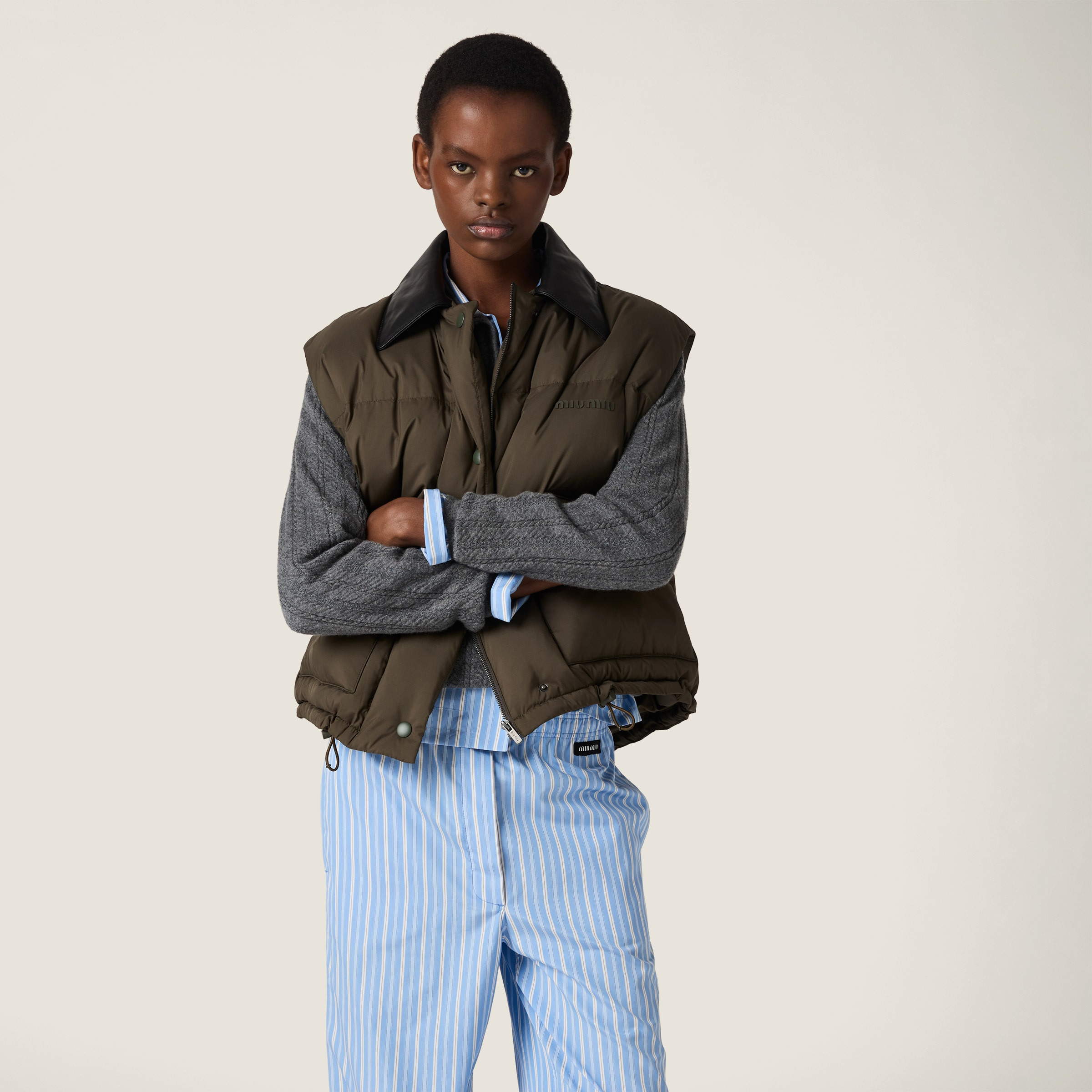 Technical pongé down vest - 4