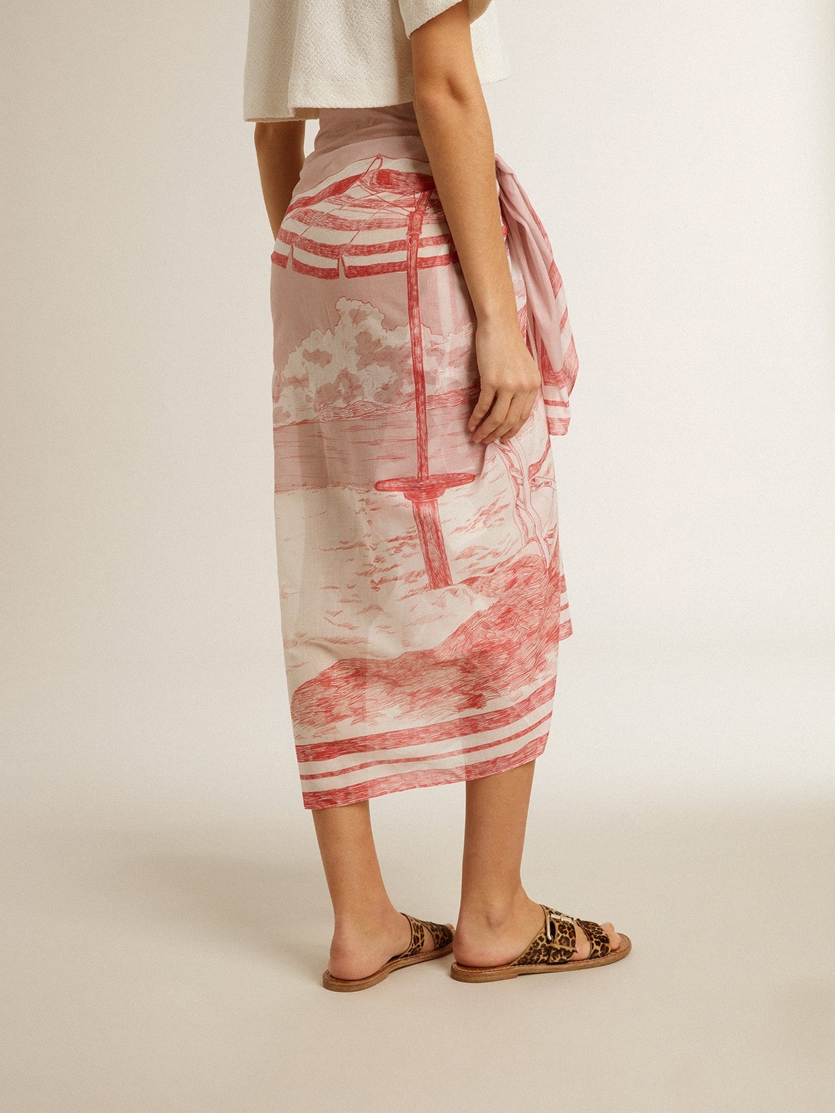 Sarong in cotton voile with all-over cream and red print - 4