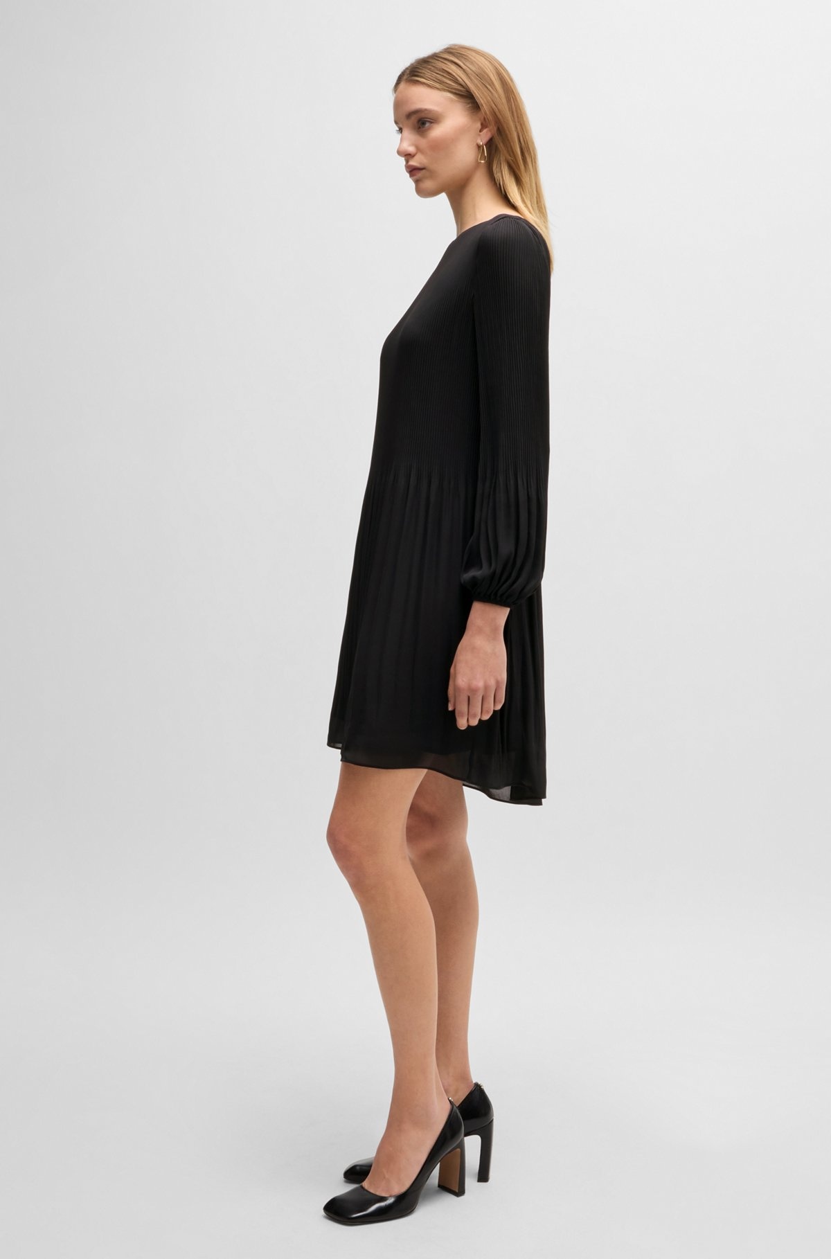 REGULAR-FIT DRESS WITH PLISSÉ PLEATS AND CREW NECKLINE - 6