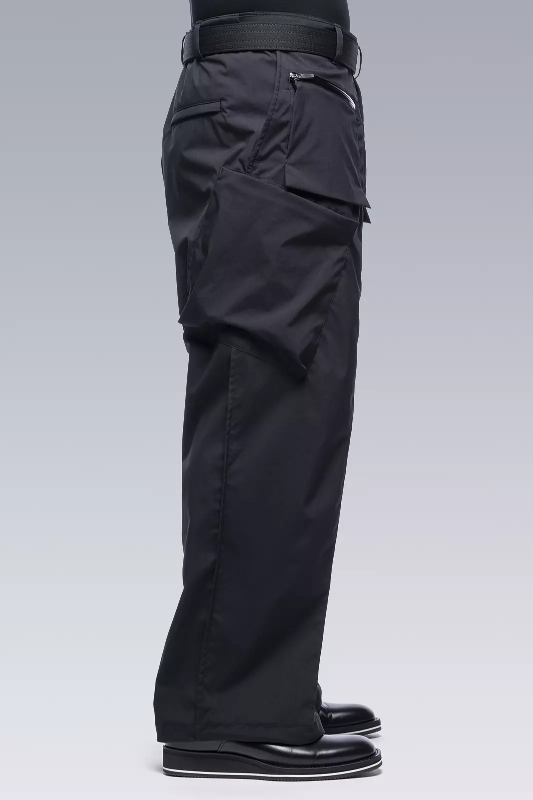P45A-E Encapsulated Nylon Single Pleat Cargo Trouser Black - 4