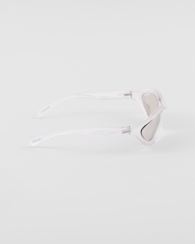 Sunglasses with the Prada logo 4