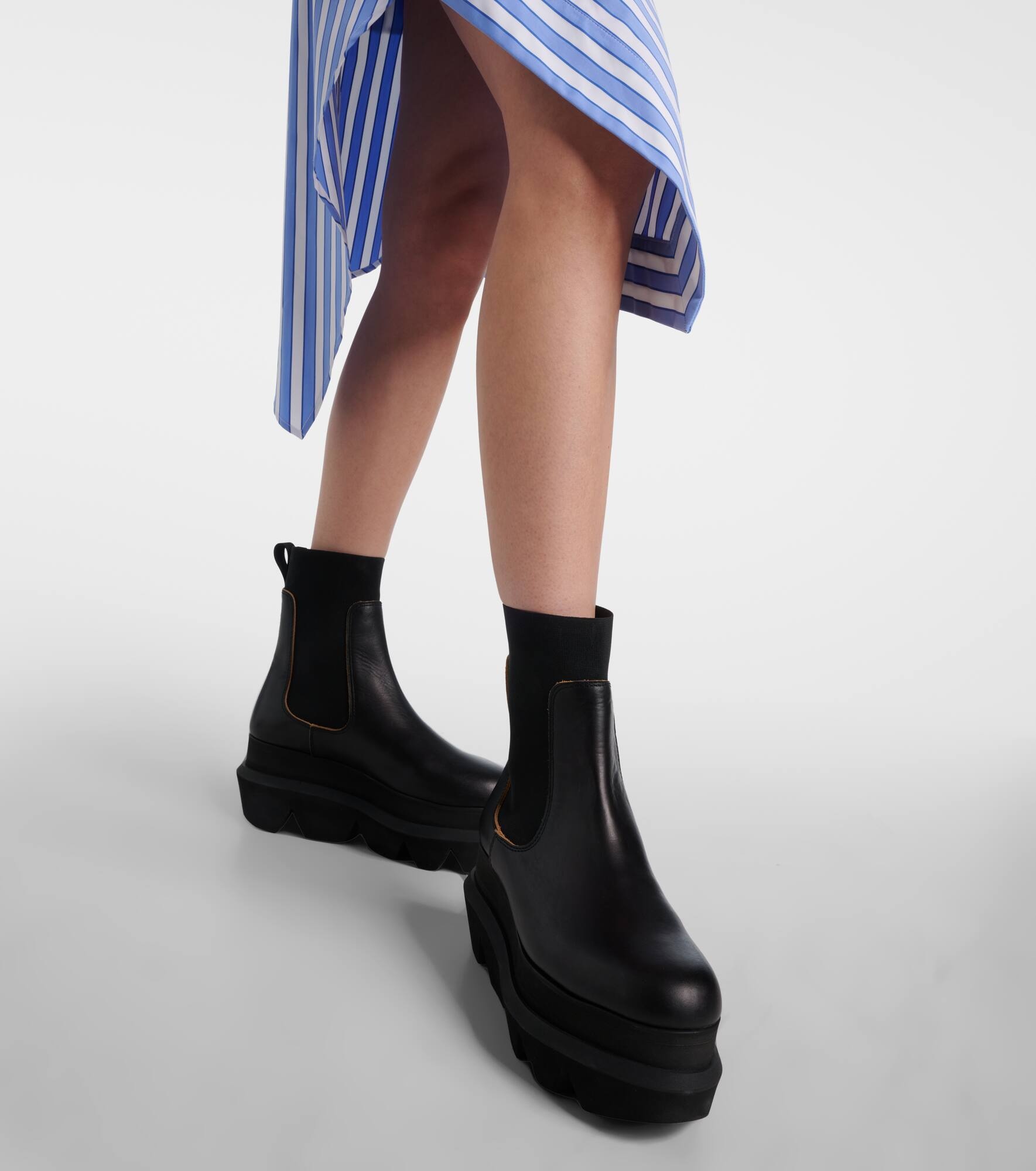 Leather Chelsea boots - 7