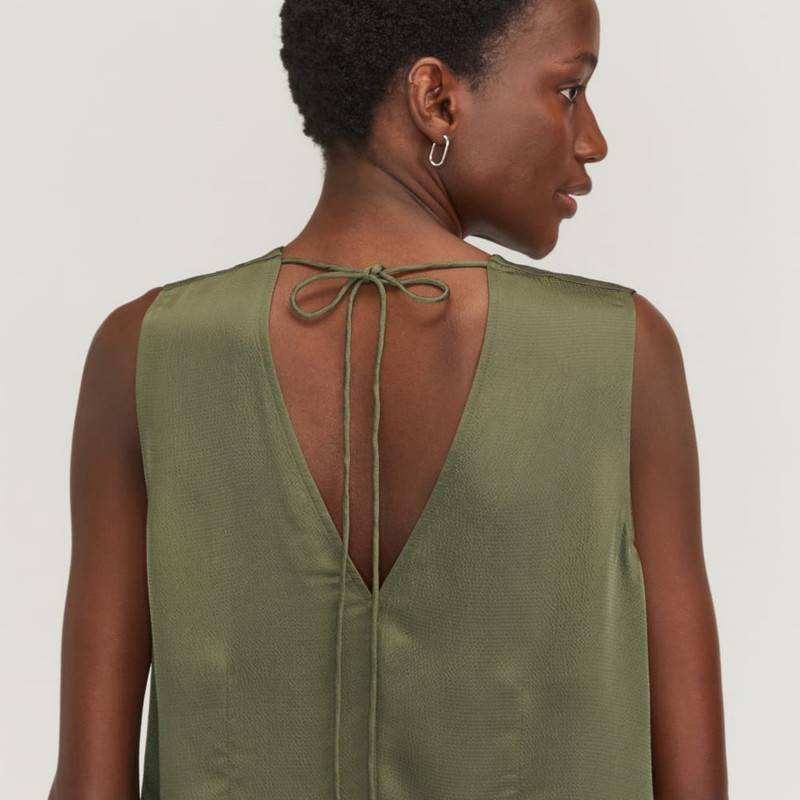 THE SATIN V-NECK TOP 4