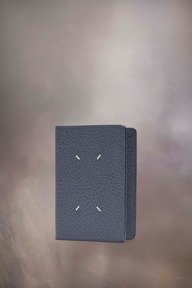 Four stitches document holder 1