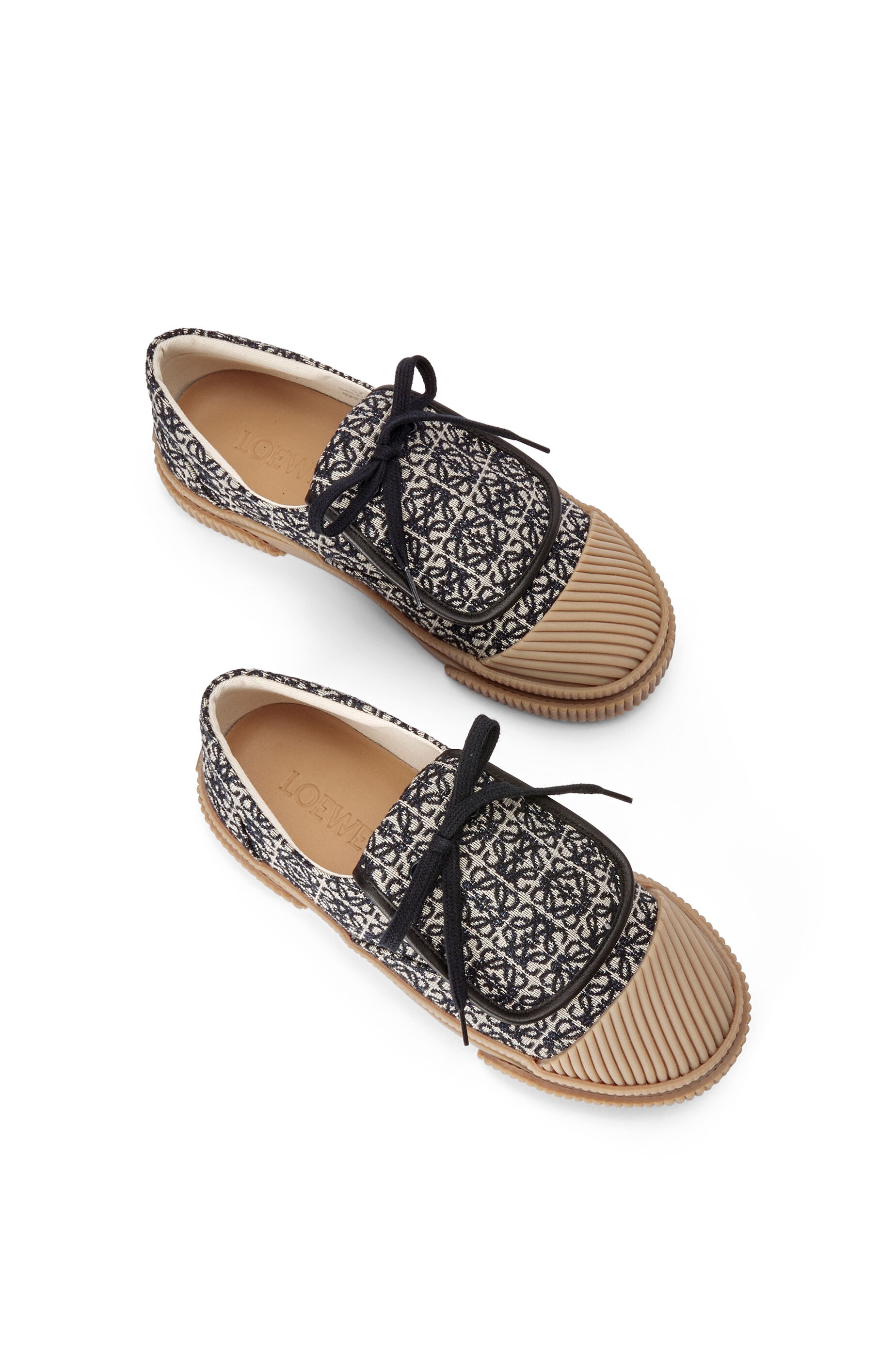 Anagram flap sneaker in jacquard and calfskin - 3
