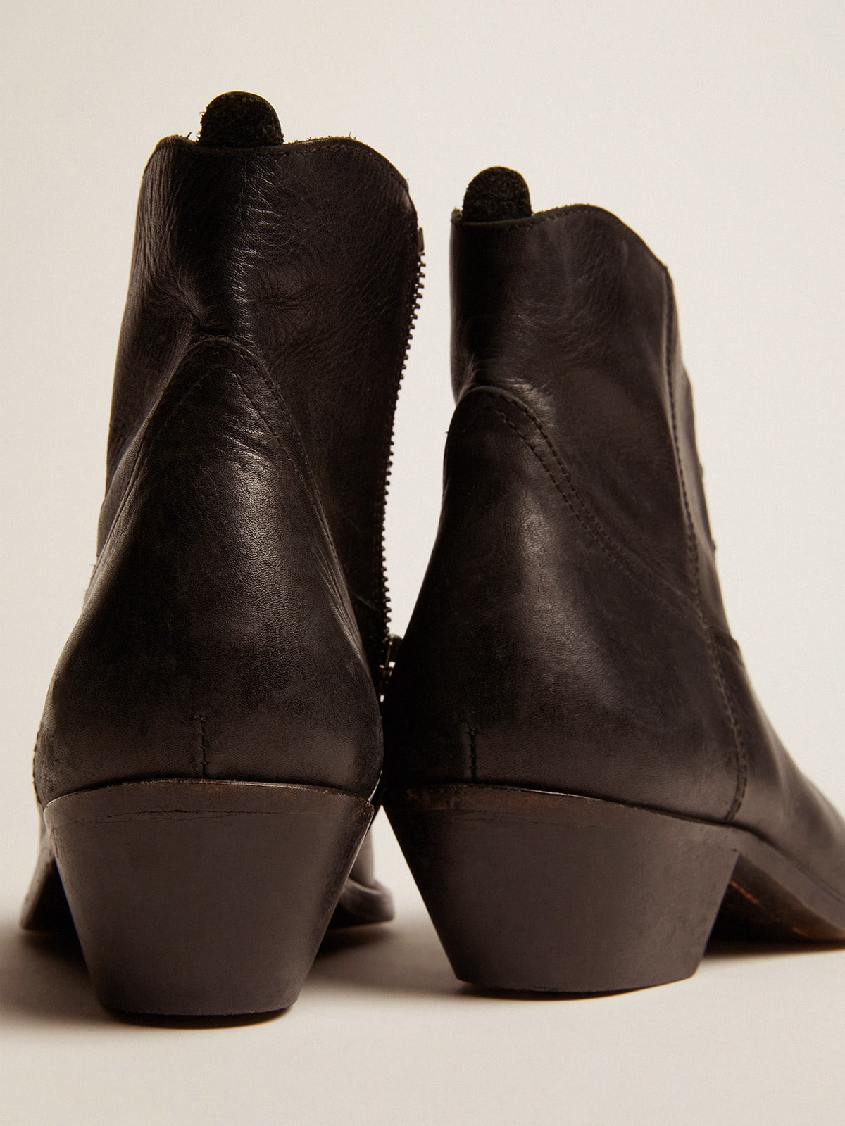 Women's leather ankle boots with western decoration - 5