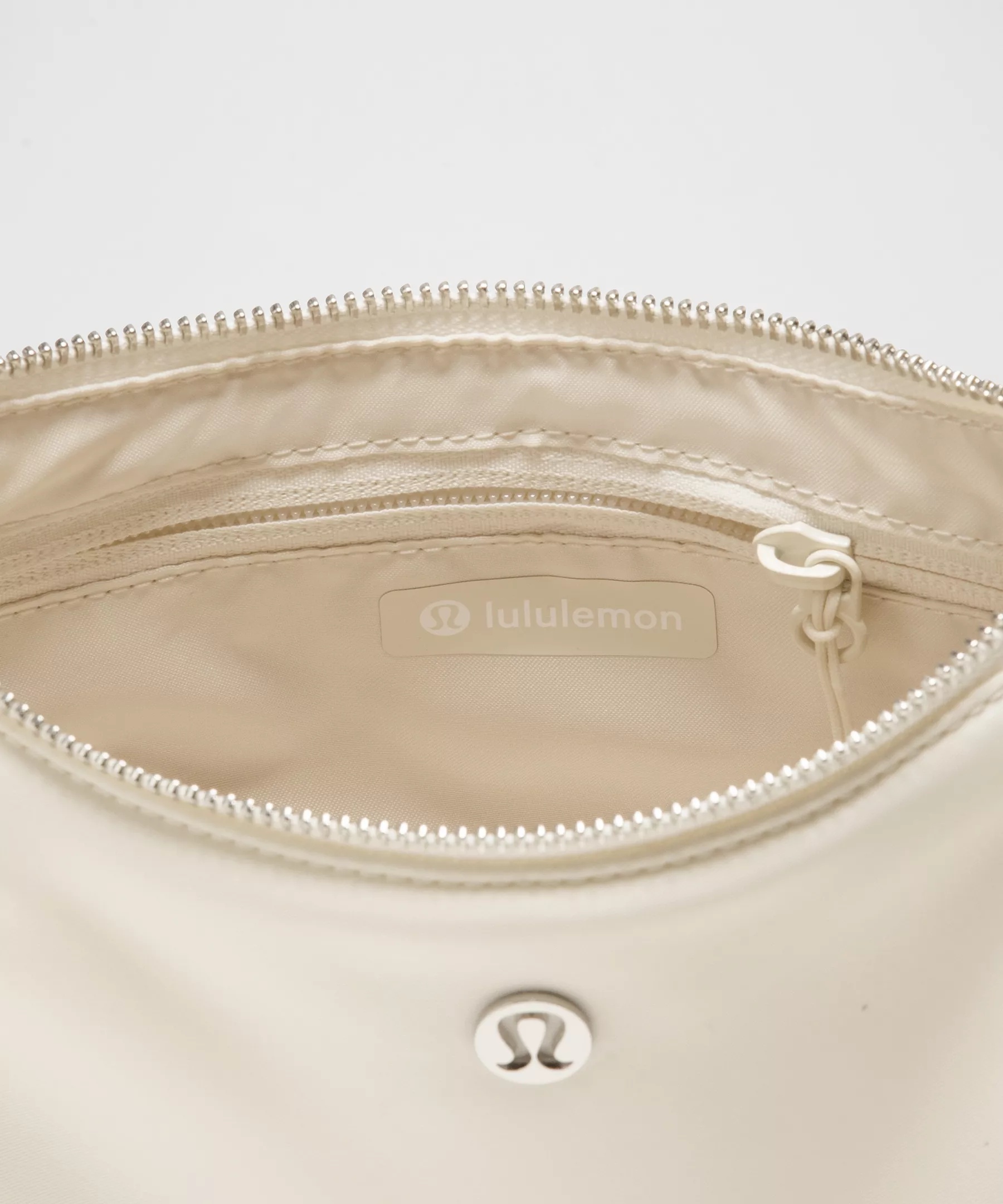 City Essentials Small Shoulder Bag 3L - 4