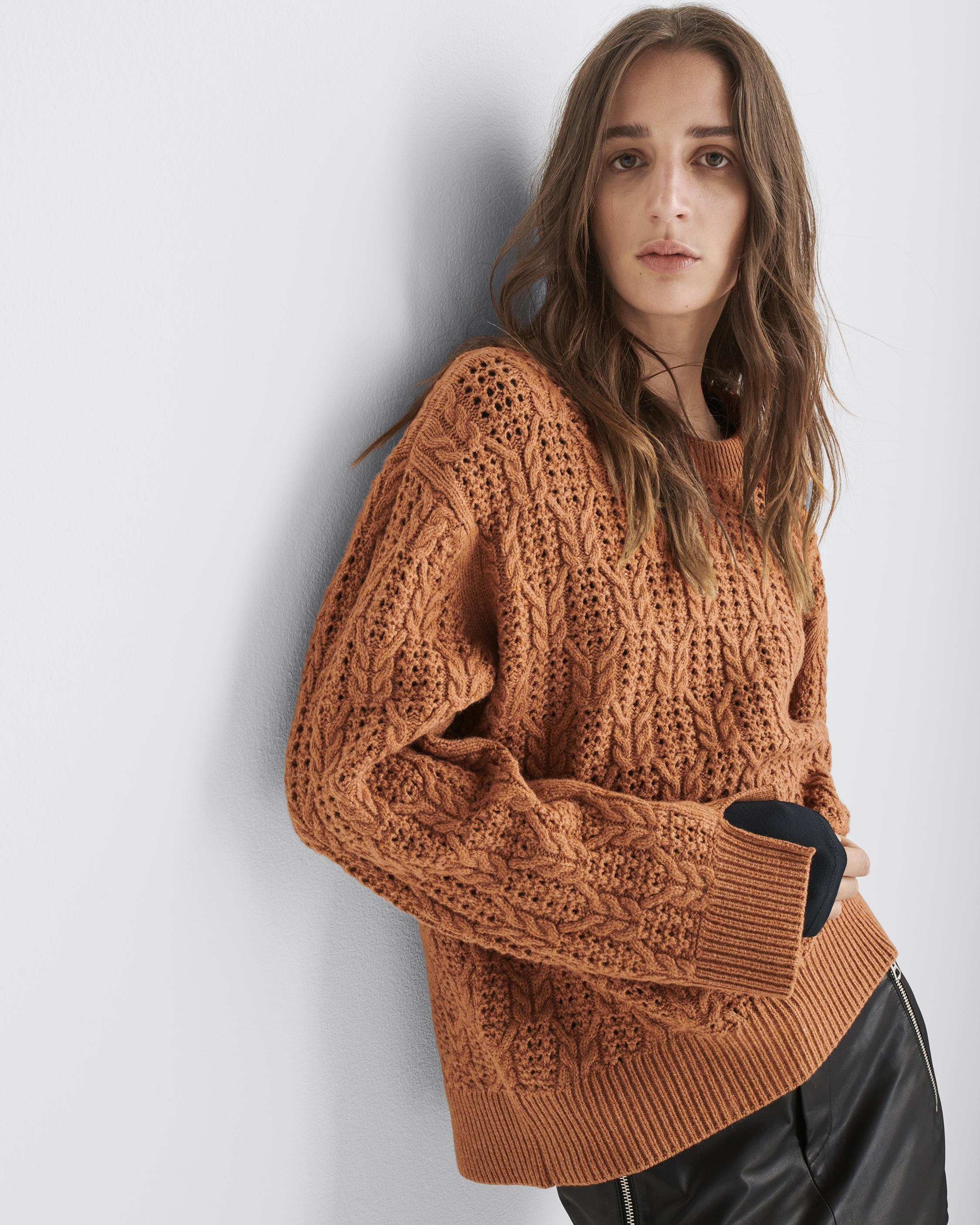 Divya Wool Cable Crew
Oversized Fit - 7