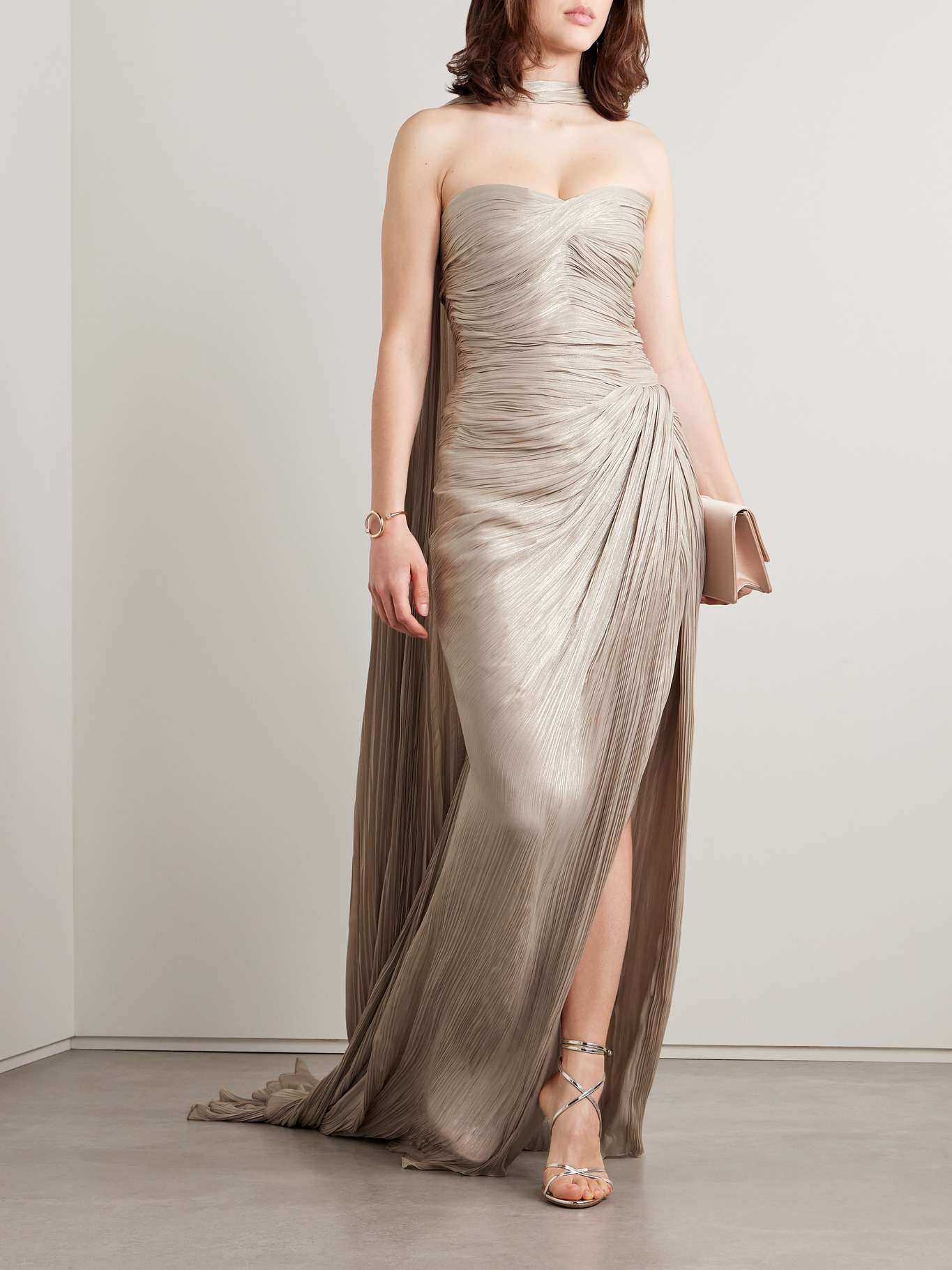 Strapless draped metallic plissé-silk gown and cape Taupe - 2