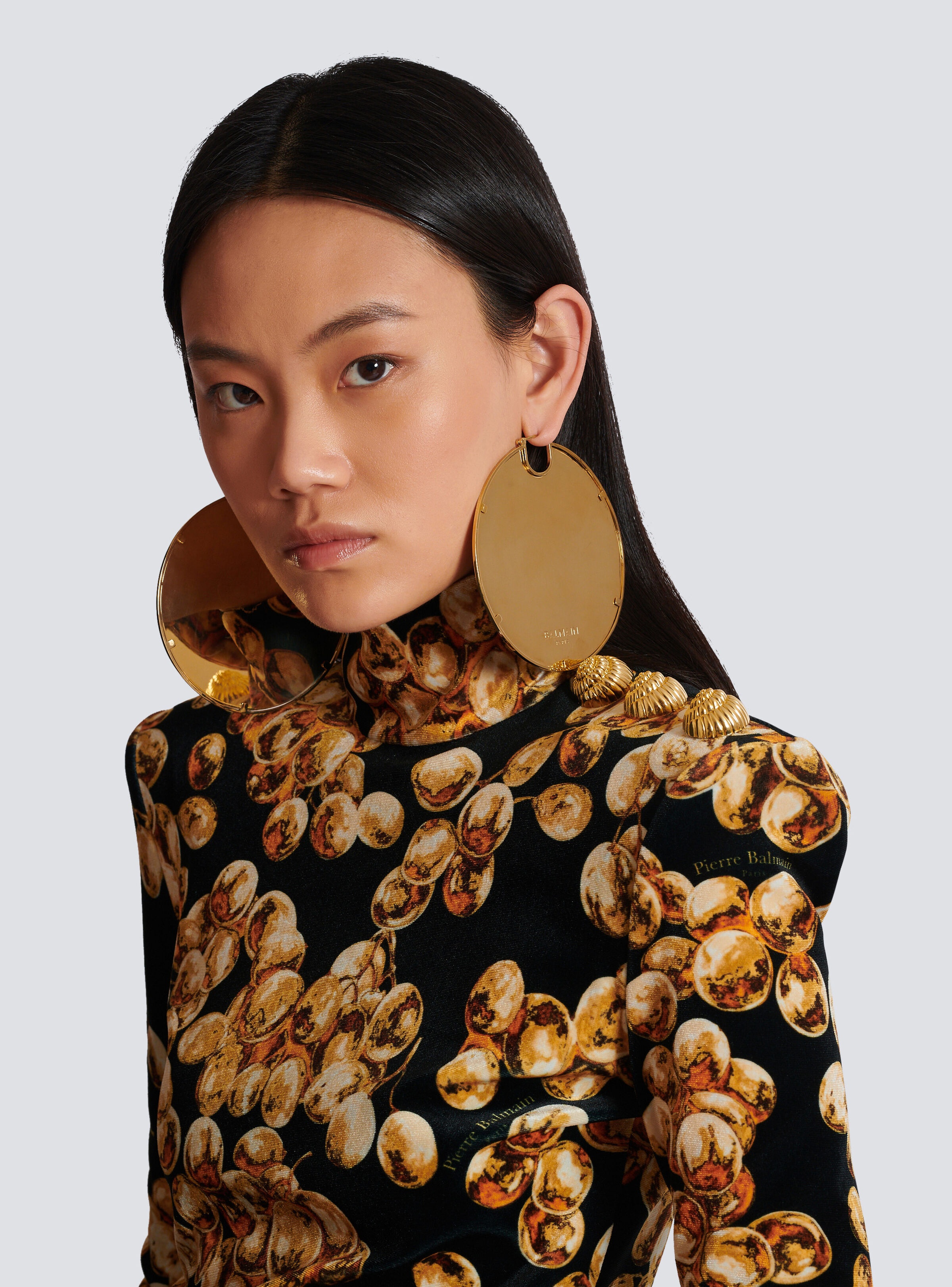Balmain-engraved brass hoop earrings - 2