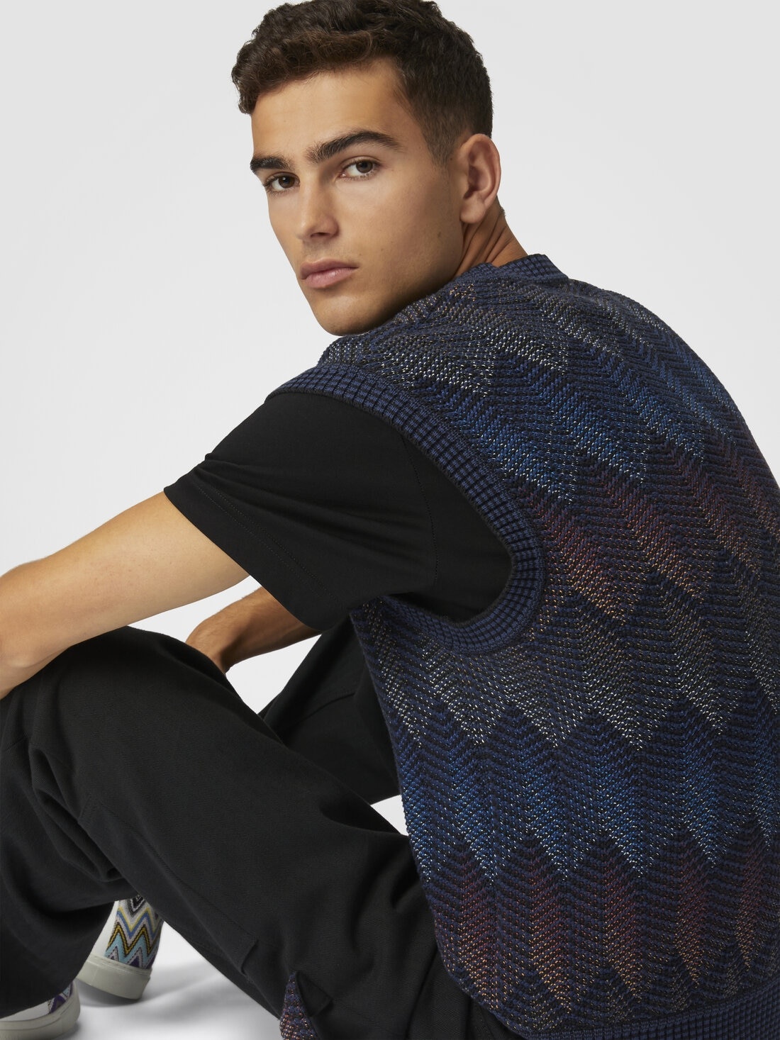 Gradient cotton chevron blend vest with V-neck - 4