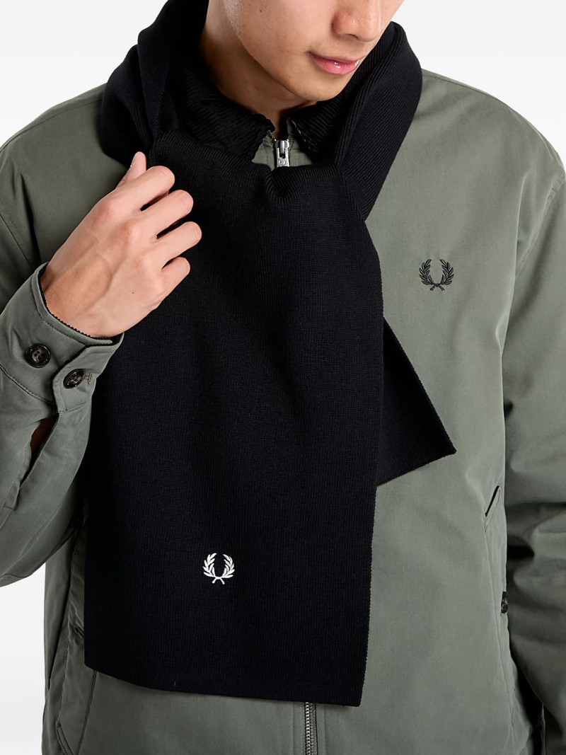 Fred Perry merino scarf outlook