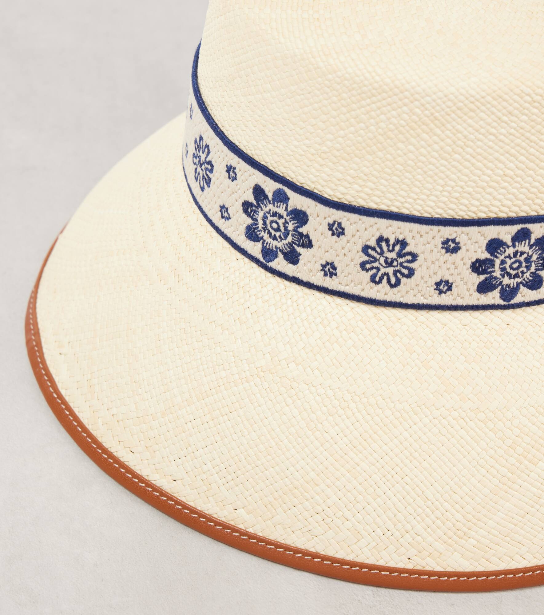 Antibes VLogo straw bucket hat - 3
