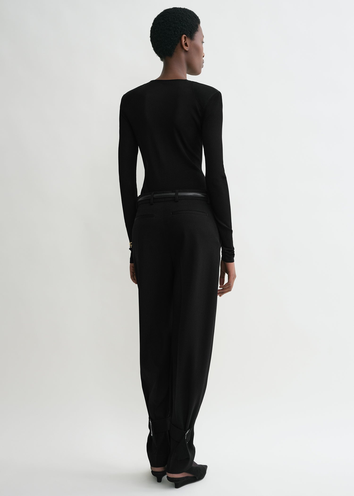Deep v-neck top black - 4