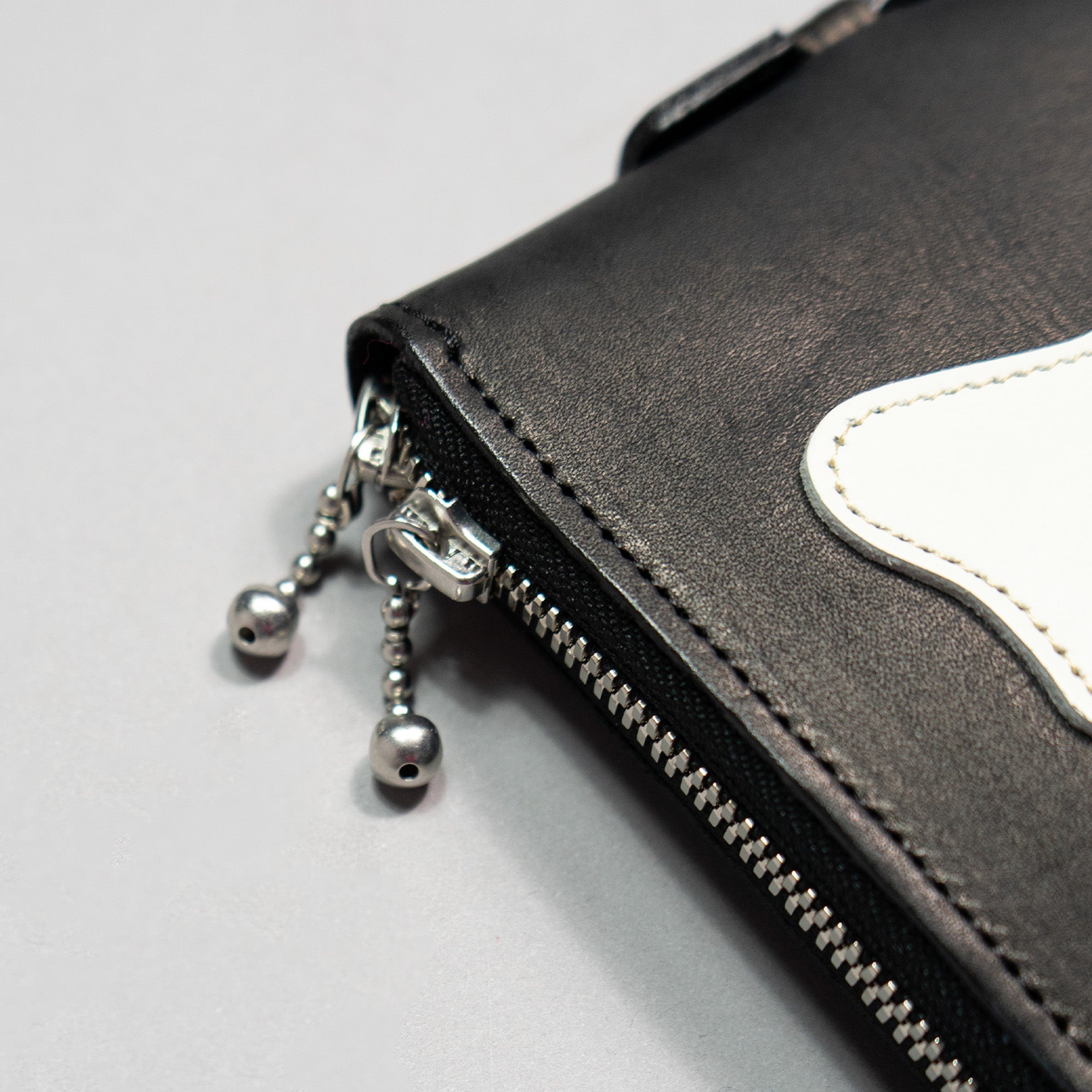 LEATHER BONE HAND PASSCASE - 3