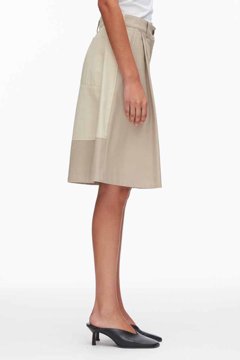 Two-Toned Wide Pleated Shorts 4