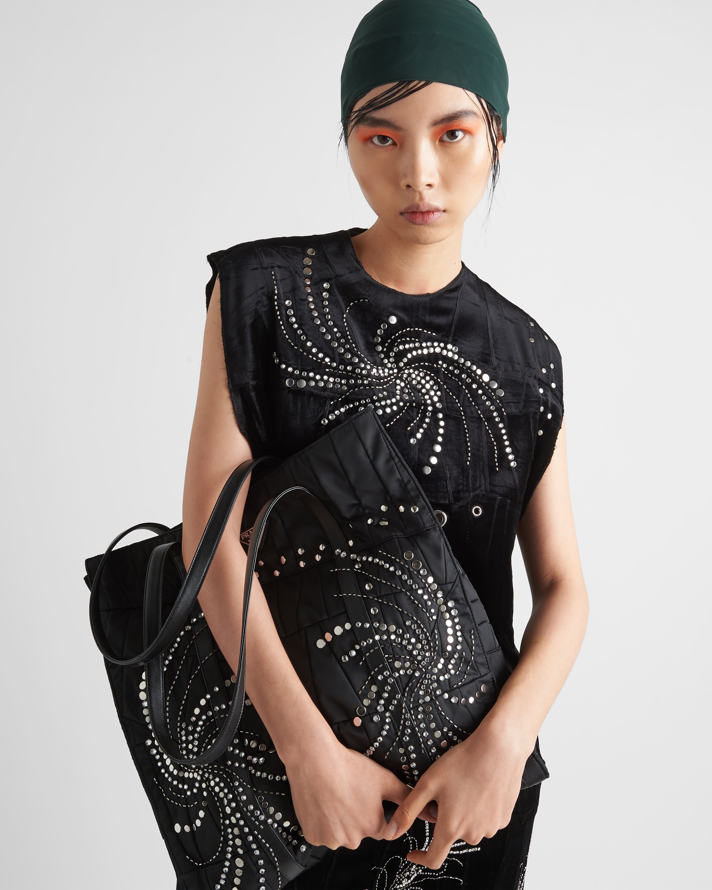 Embroidered velvet dress - 4