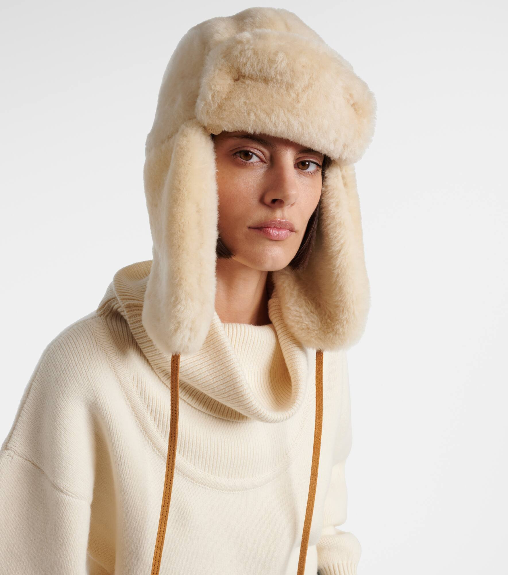 Chapka leather-trimmed shearling hat - 2