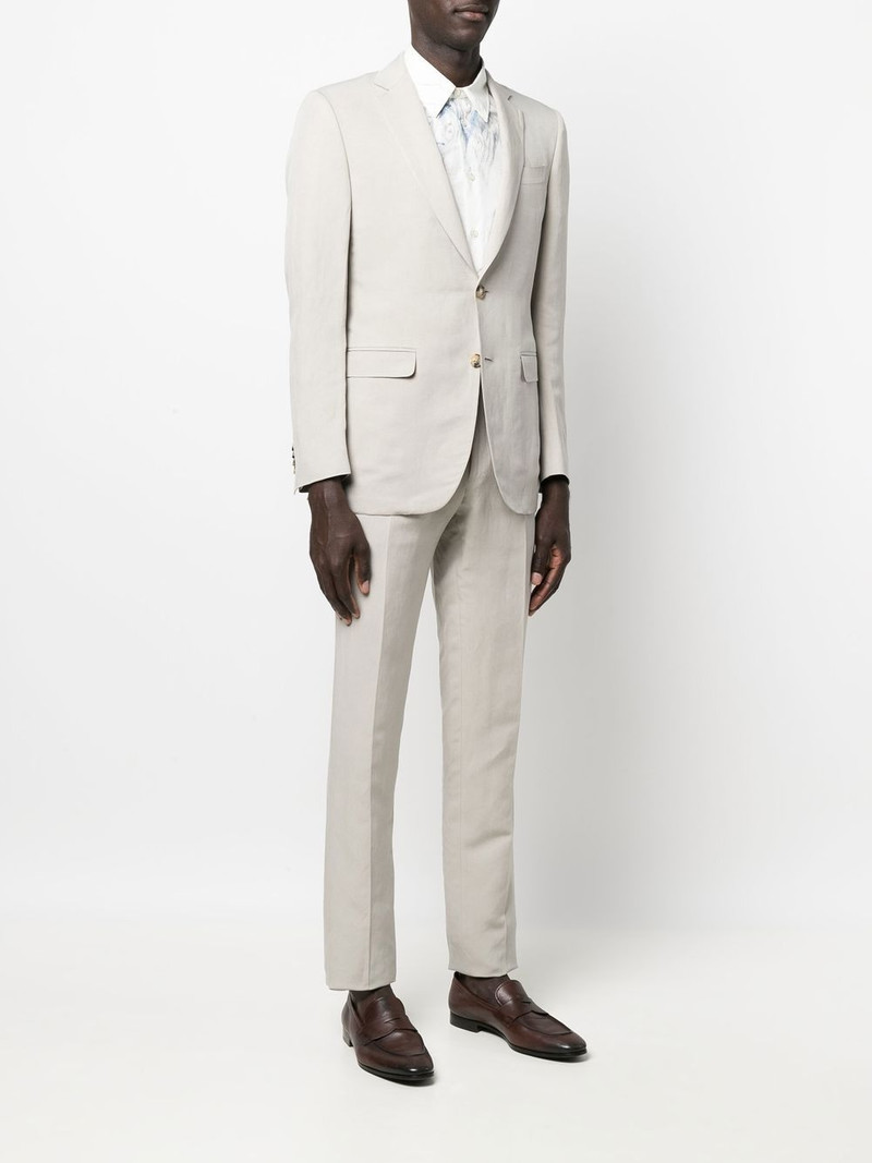 single-breasted two-piece suit 3