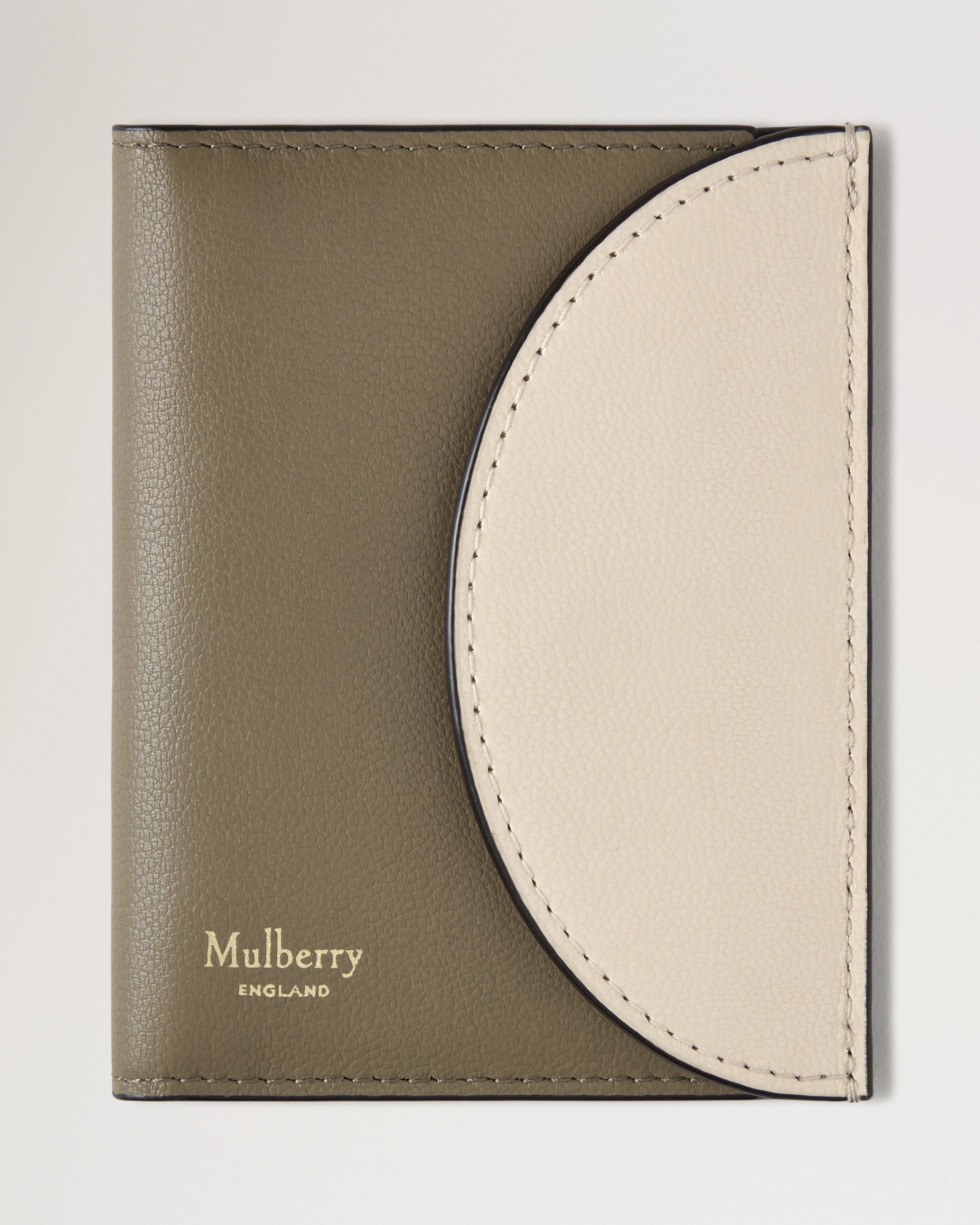 Compact Bifold Card Wallet
Eggshell & Linen Green Micro Classic Grain - 1