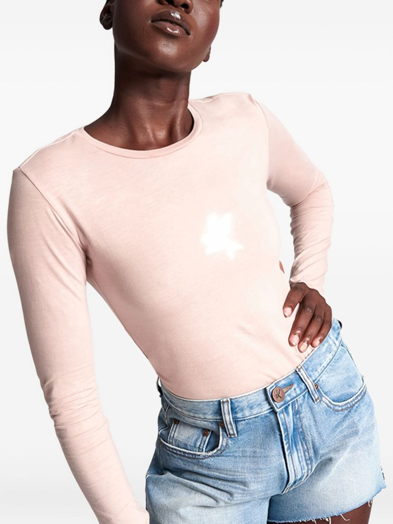 graphic long-sleeved T-shirt 4