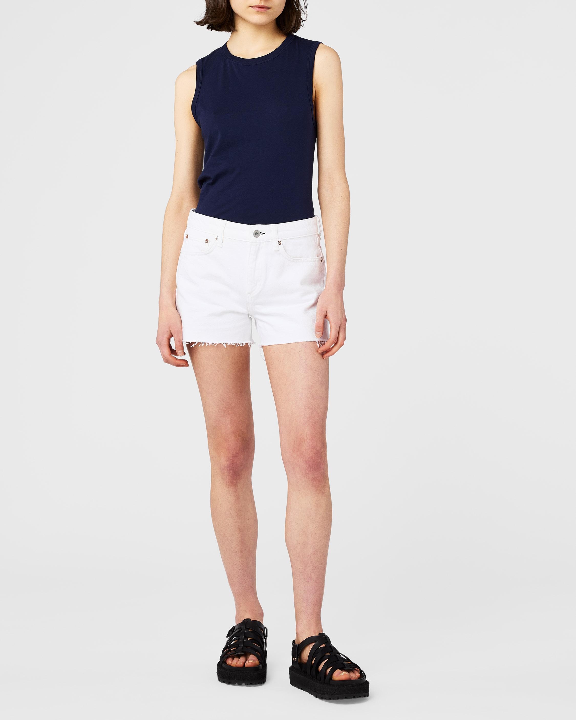 Dre 3.5" Short - White
Low-Rise Rigid Short - 1