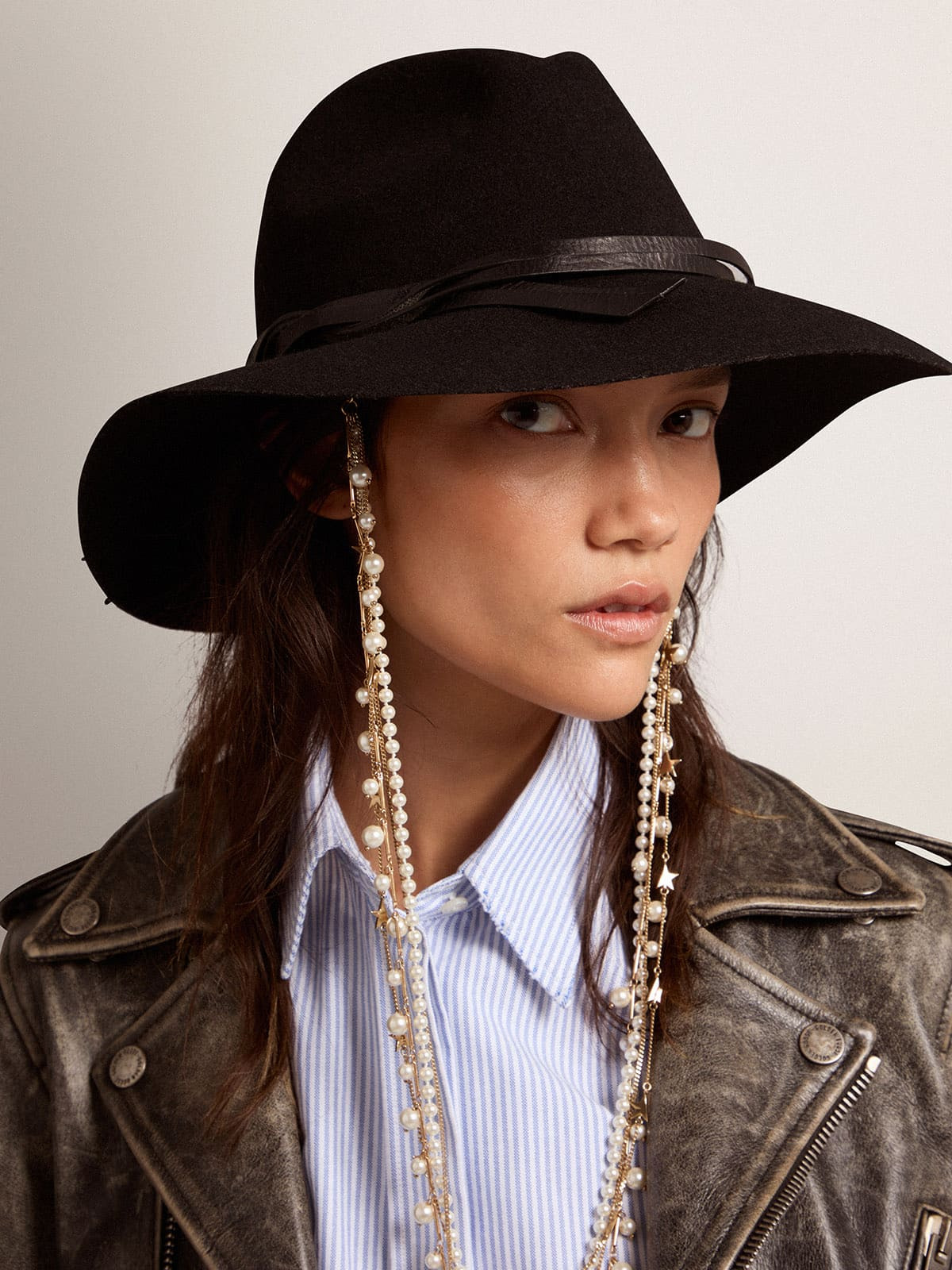 Black hat with woven leather strap - 3